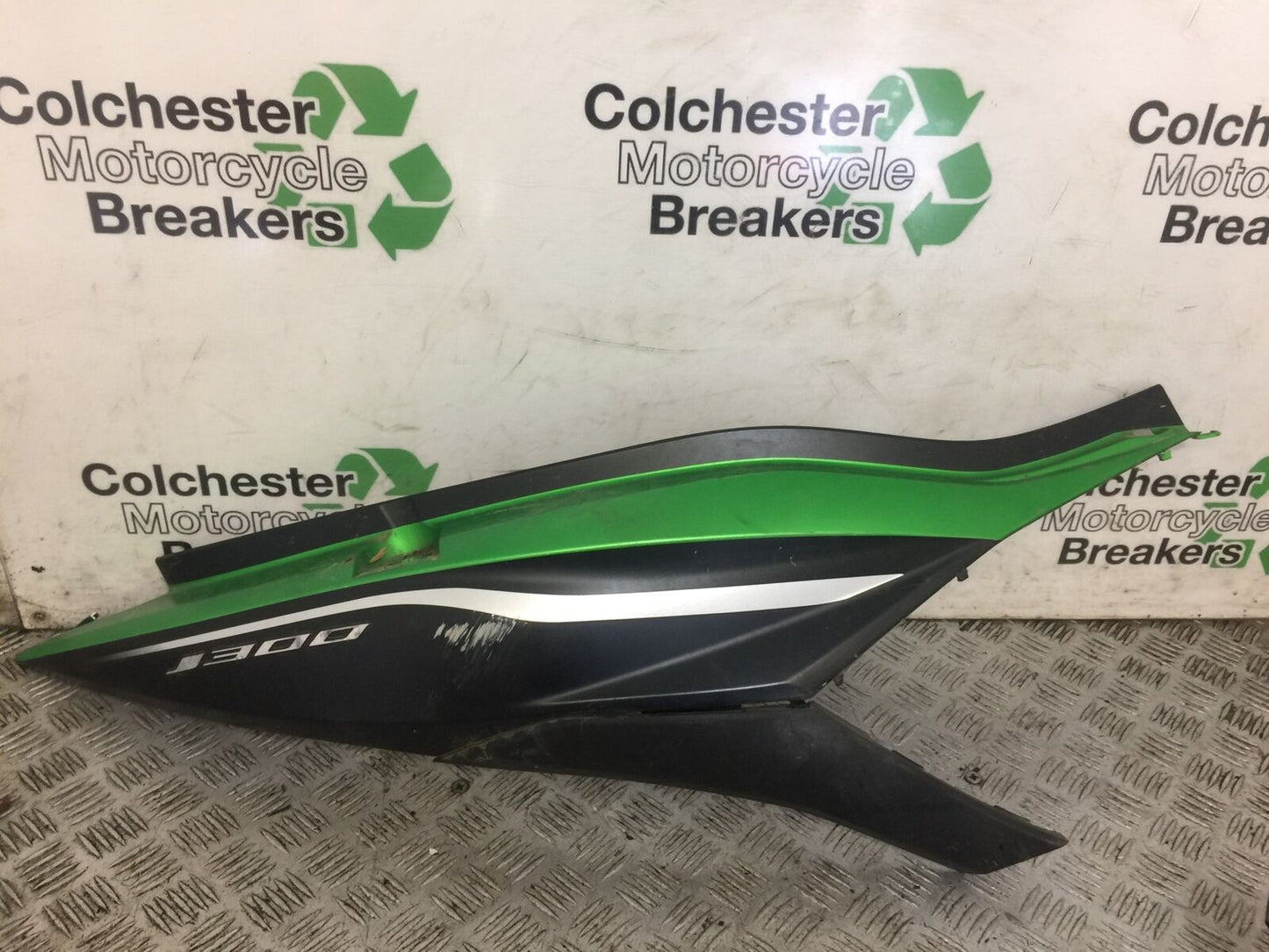 KAWASAKI J300 J 300 RIGHT SEAT PANEL YEAR 2015 (STOCK 711)