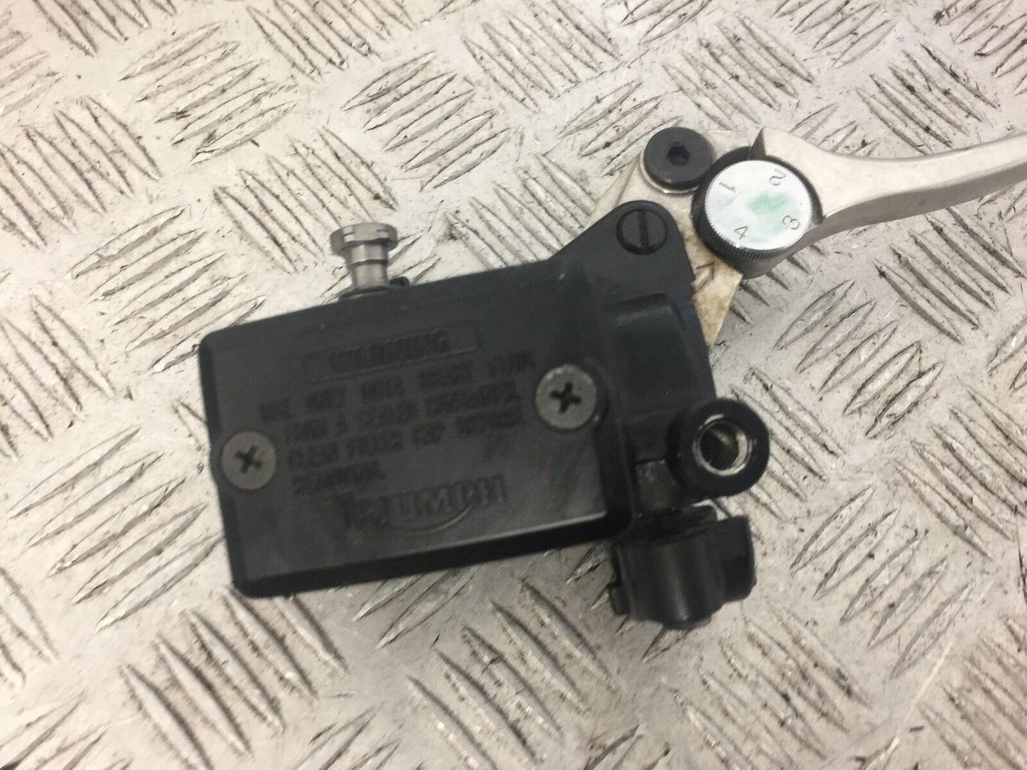 TRIUMPH TIGER 800 FRONT BRAKE MASTER CYLINDER  YEAR 2013 (STOCK 643)