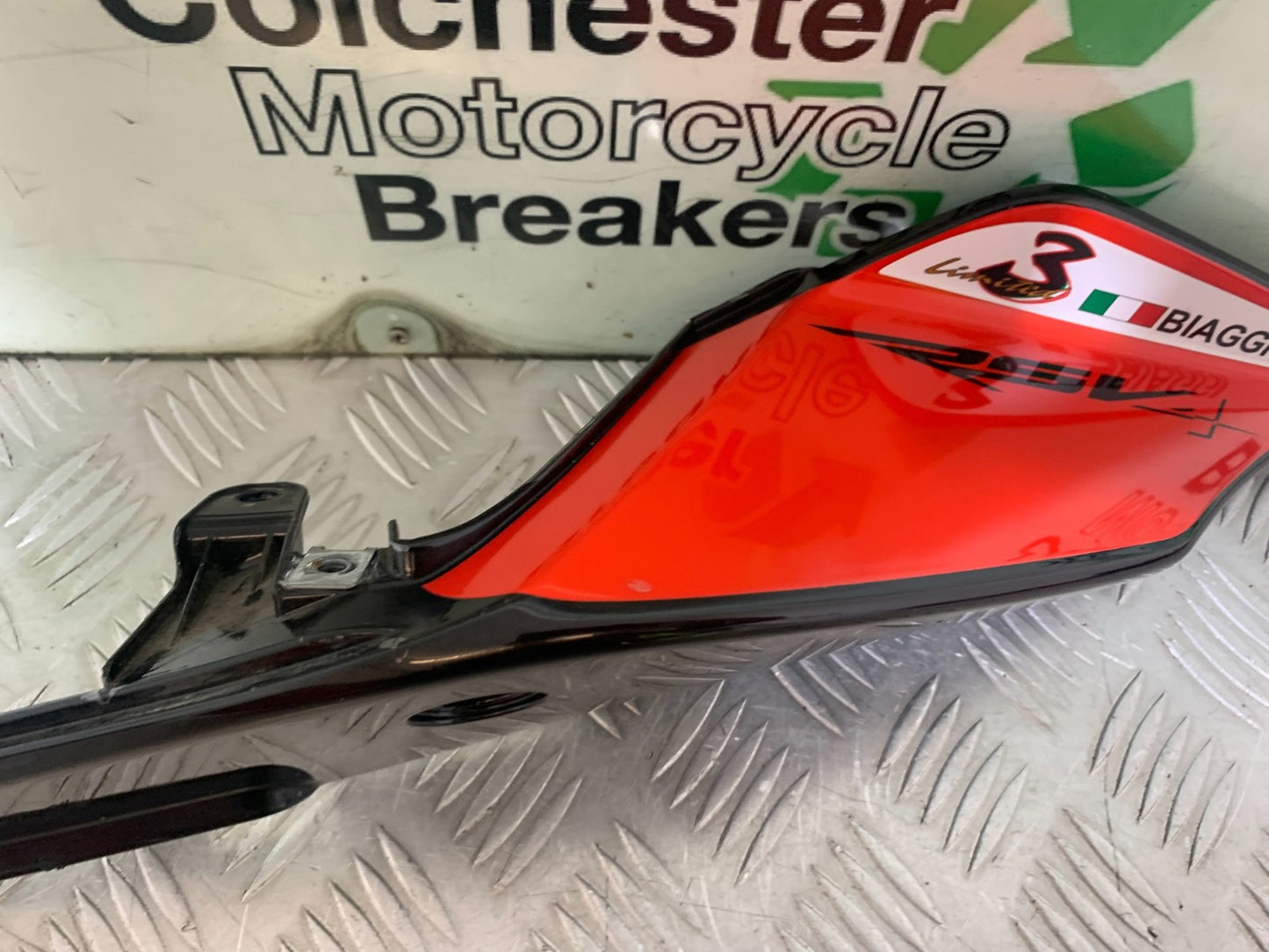 APRILIA RSV4 FACTORY LEFT SEAT PANEL  YEAR 2009-2012 (CMB1224)