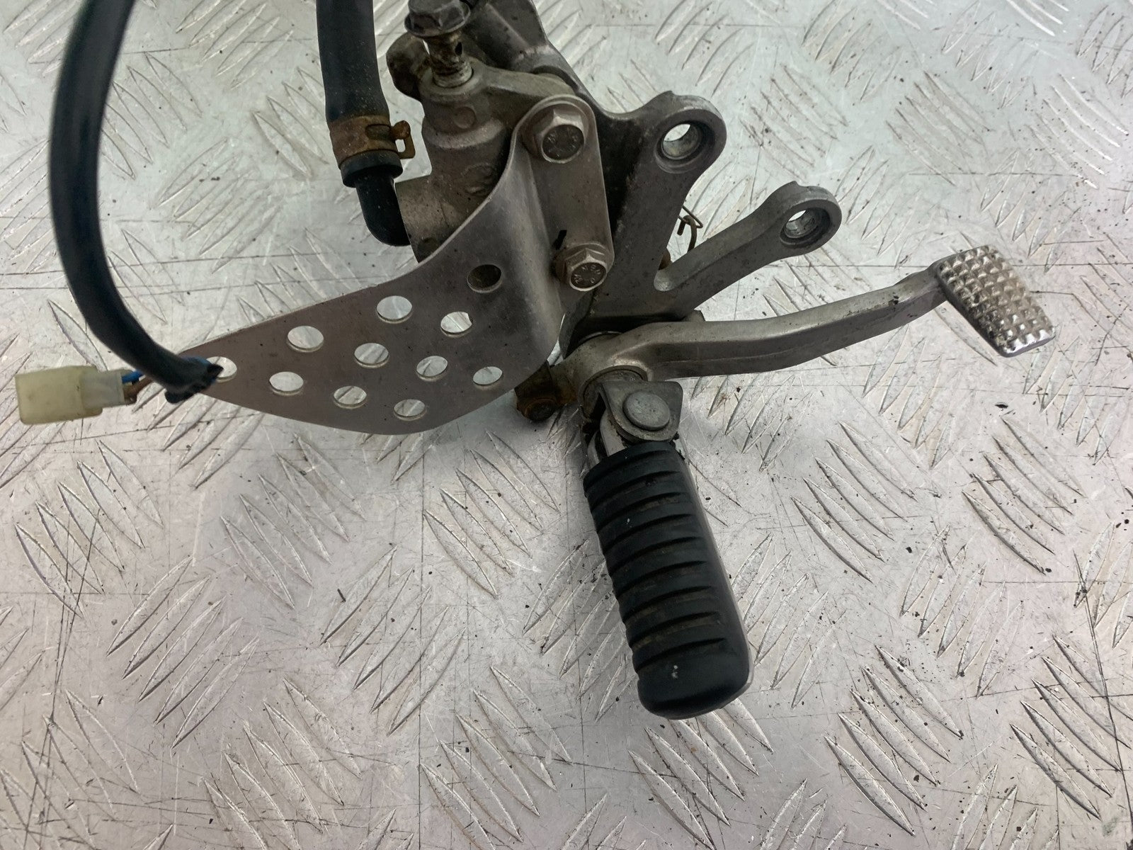 KAWASAKI ZX9R ZX9 C FRONT RIGHT HANGER  YEAR 1998-99 (CMB1213)