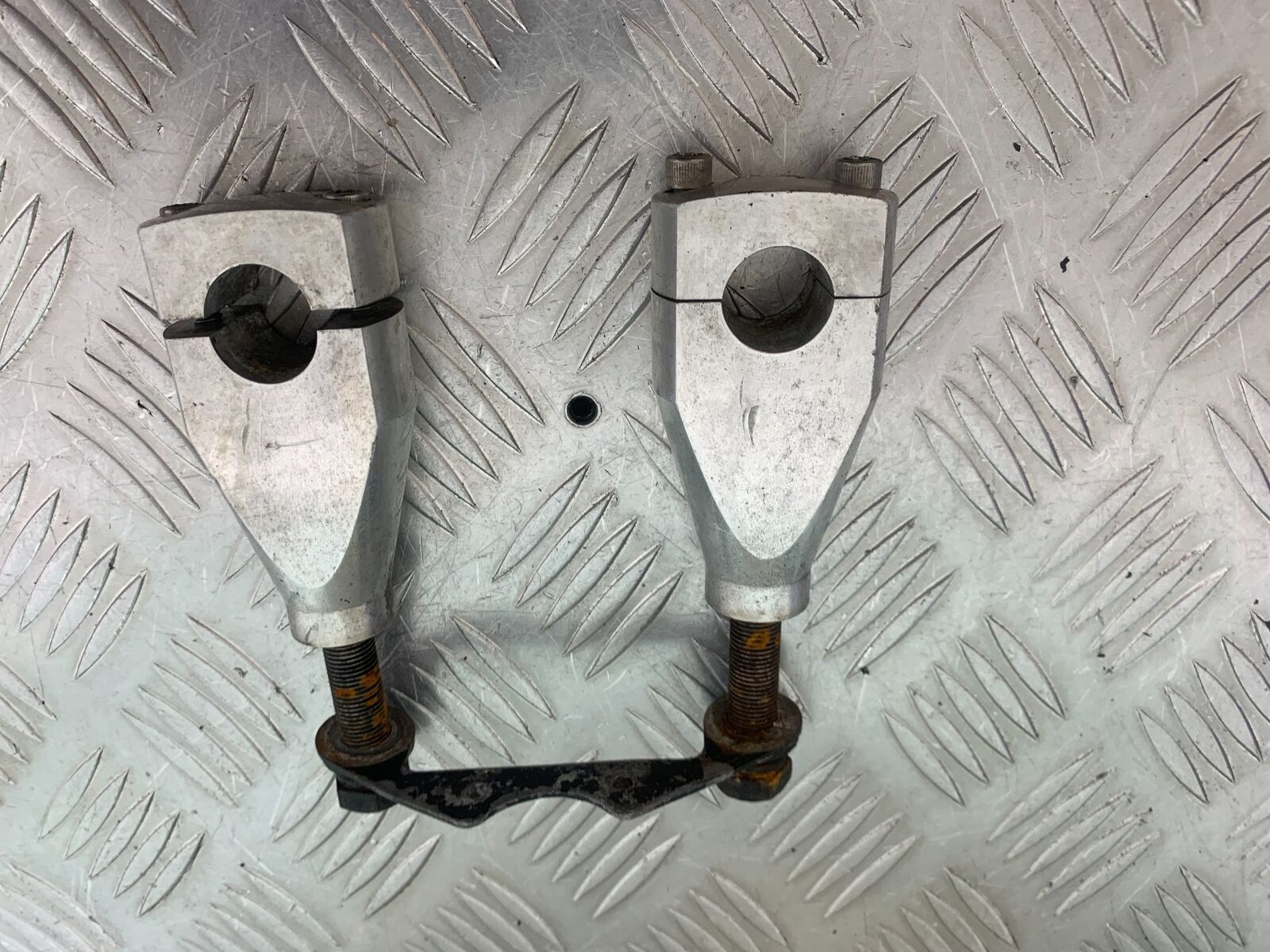 YAMAHA XV535 XV 535 VIRAGO HANDLEBAR RISERS   YEAR 1994-02 (CMB1044)