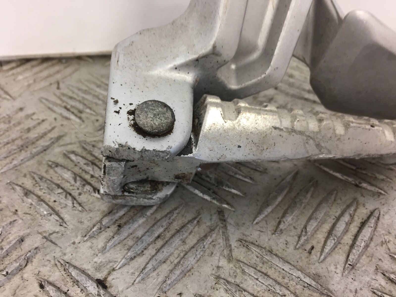 YAMAHA MT 125 MT125 LEFT REAR HANGER YEAR 2015