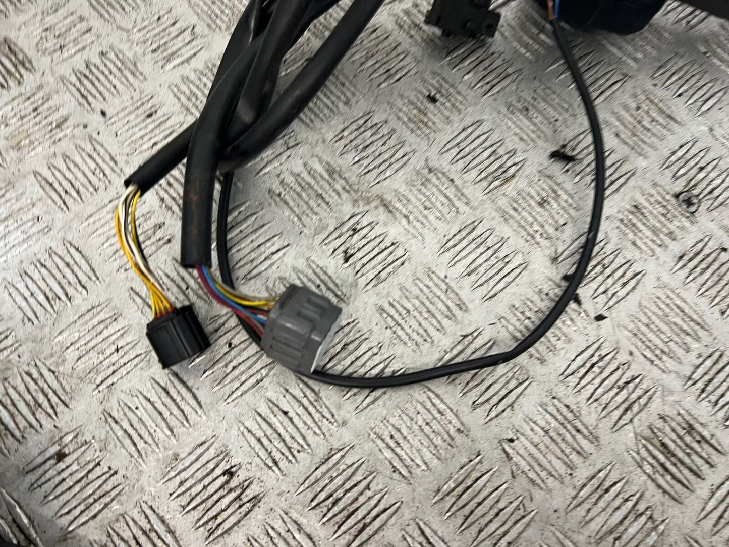 TRIUMPH TIGER 1200 EXPLORER RIGHT SWITCH GEAR   YEAR  2012-2015 (STOCK 901)