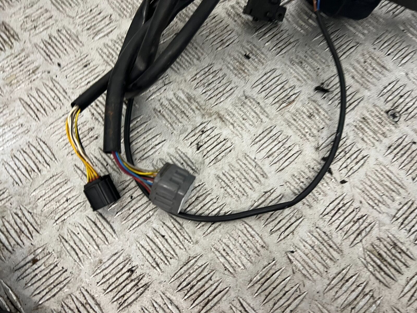 TRIUMPH TIGER 1200 EXPLORER RIGHT SWITCH GEAR   YEAR  2012-2015 (STOCK 901)
