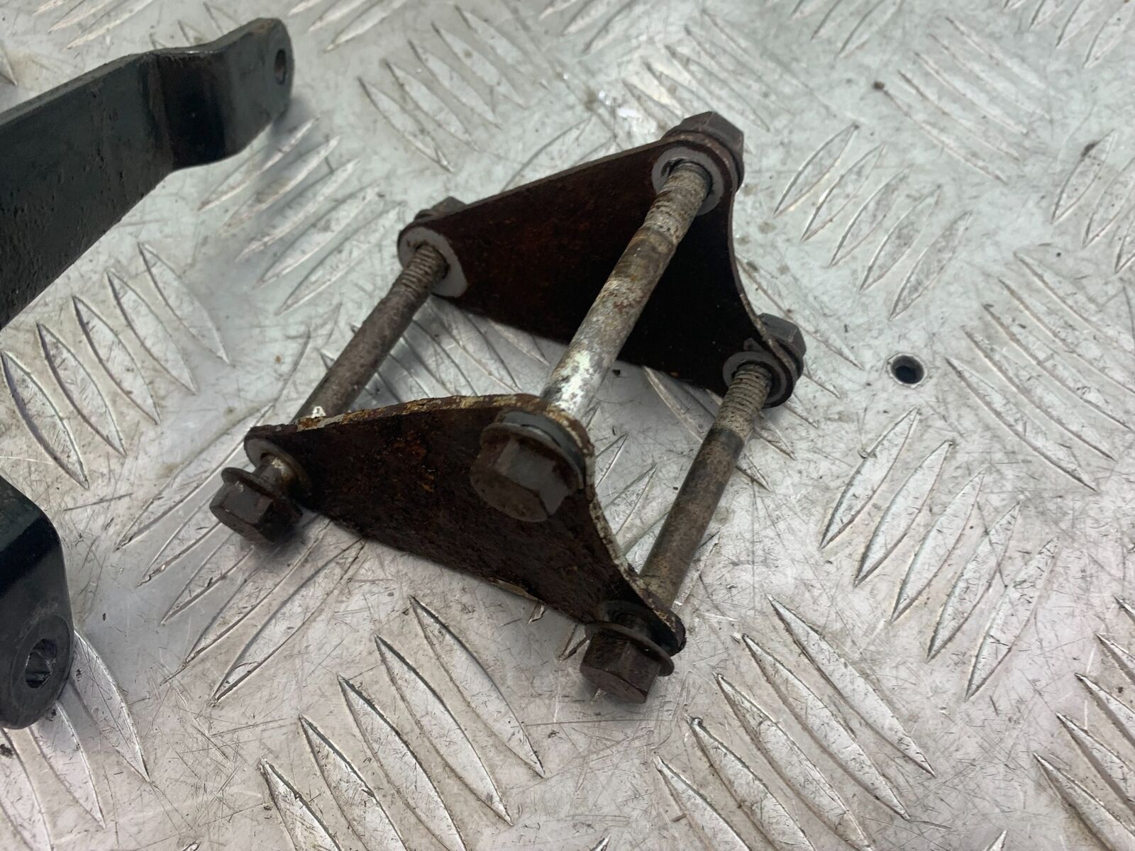 YAMAHA XT125 X XT 125 X ENGINE BRACKETS  2005-2011 (CMB1097)