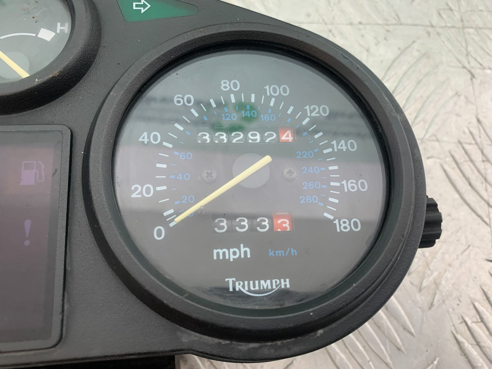 TRIUMPH TROPHY 900 CLOCKS SPEEDO DASH  YEAR 1991-95 (CMB1251)