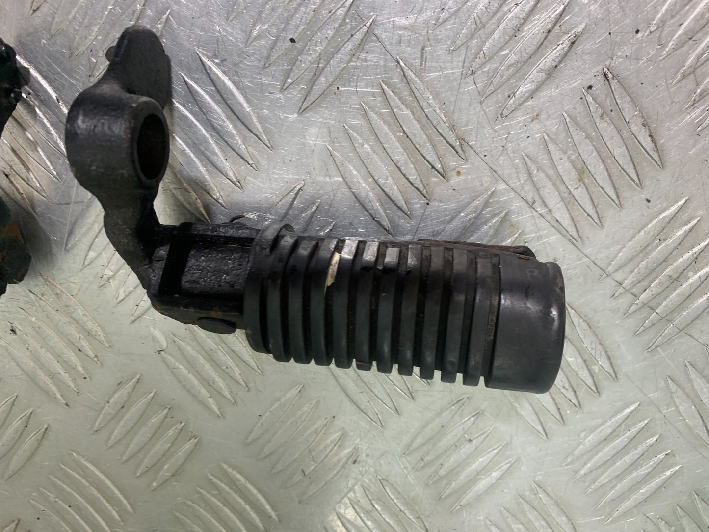 HONDA GL500 GL 500 SILVERWING FRONT PEGS   YEAR 1981-82 (CMB1168)