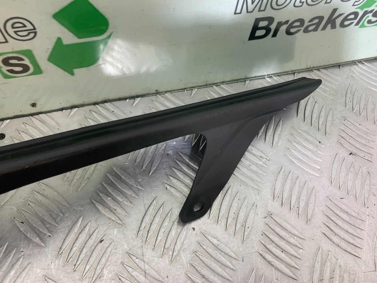 YAMAHA YZF R1 4C8 CHAIN GUARD  YEAR 2007-2008 (CMB1237)