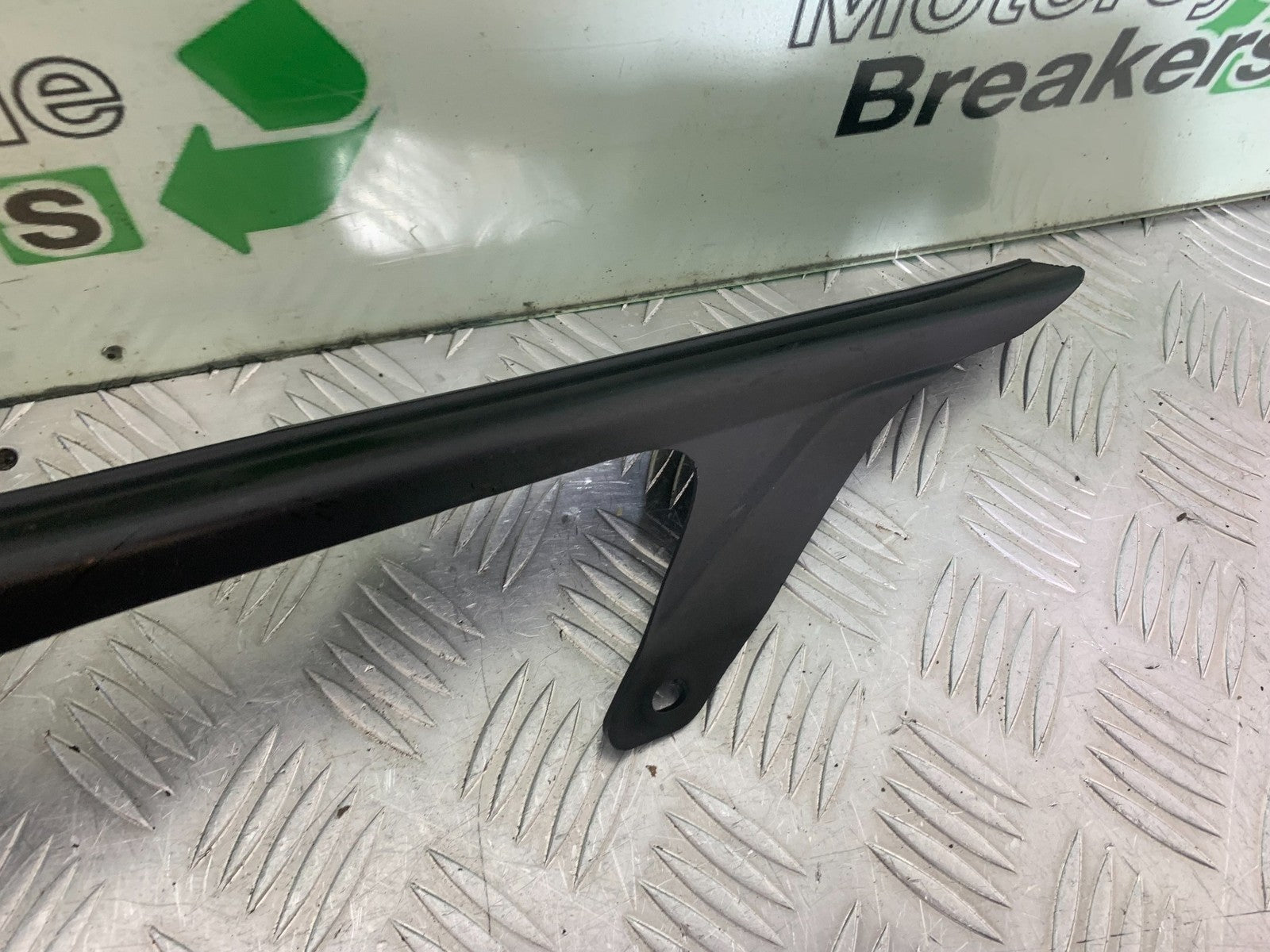 YAMAHA YZF R1 4C8 CHAIN GUARD  YEAR 2007-2008 (CMB1237)