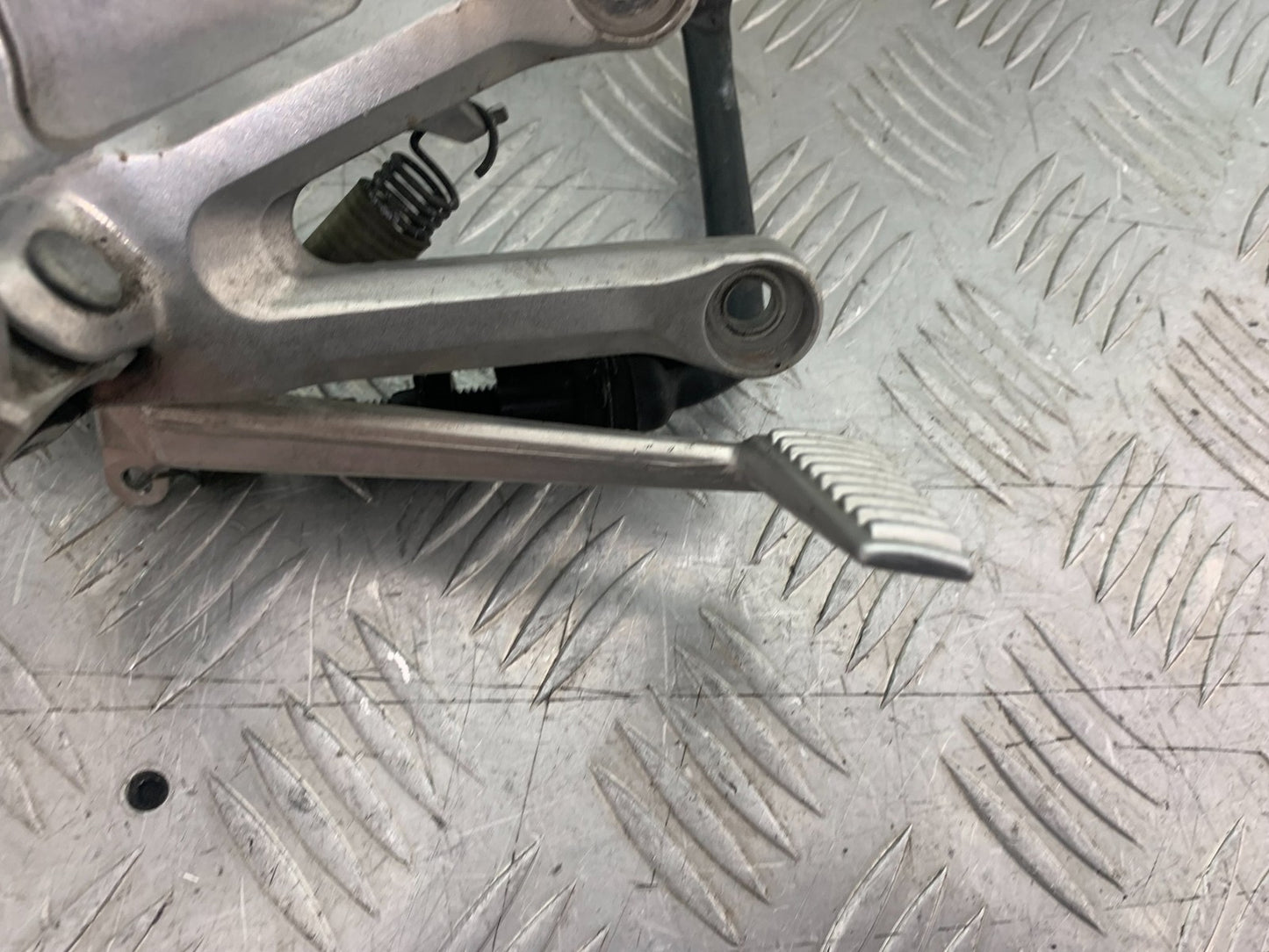 HONDA CBR1000 rr FIREBLADE FRONT RIGHT HANGER   YEAR 2006 (CMB1220)