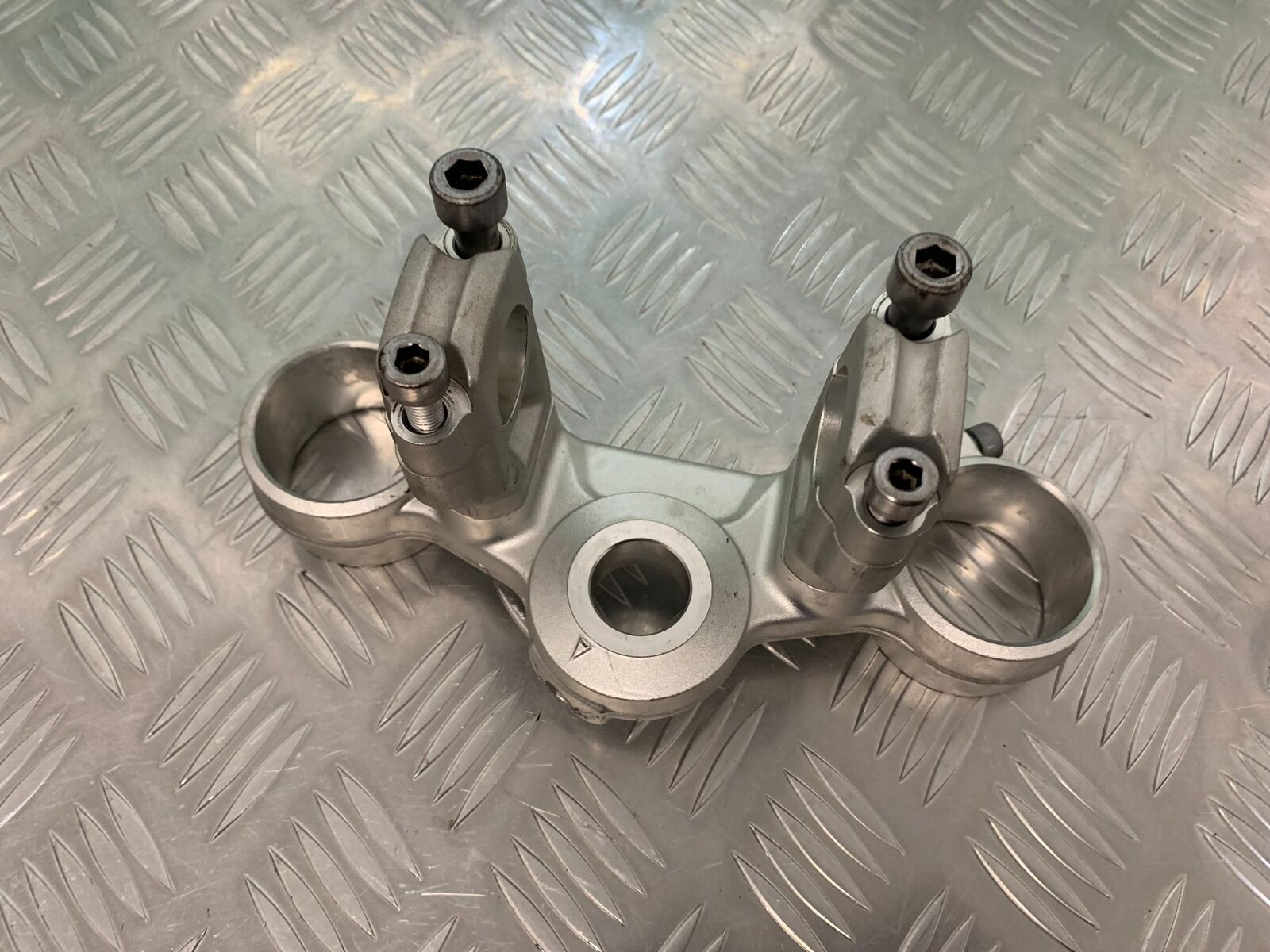 TRIUMPH TIGER 800 XCX TOP YOKE  YEAR 2015-2017  (STOCK 966)
