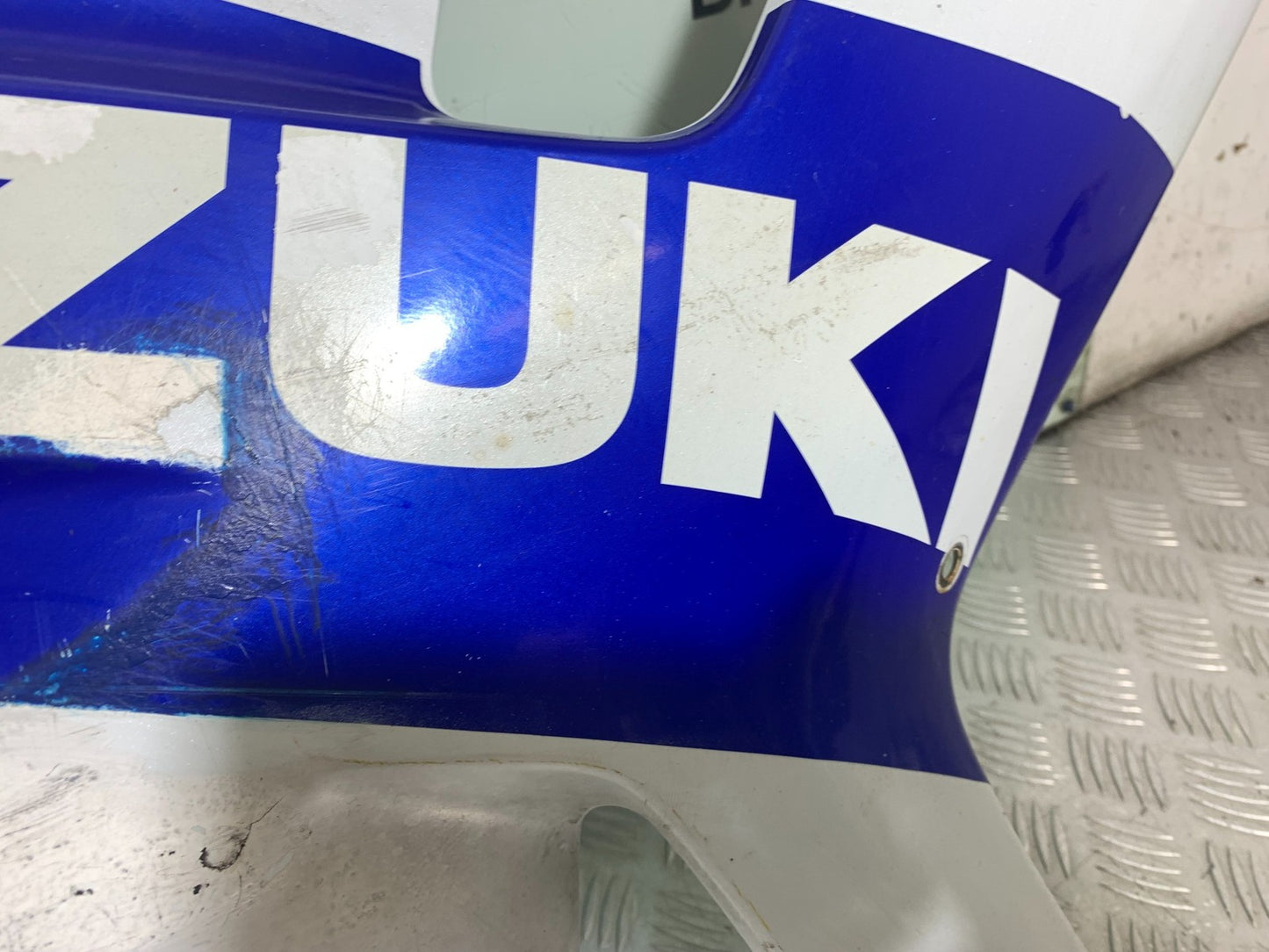 SUZUKI GSXR600 GSXR 600 K1 K2 K3 RIGHT FAIRING PANEL   1999-03 (CMB1284)