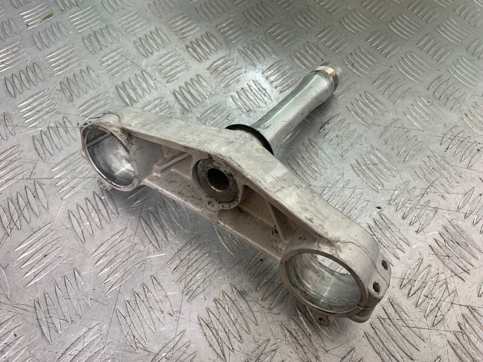 APRILIA RSV1000 R FACTORY MILLE BOTTOM YOKE 2004-09 (CMB1203)