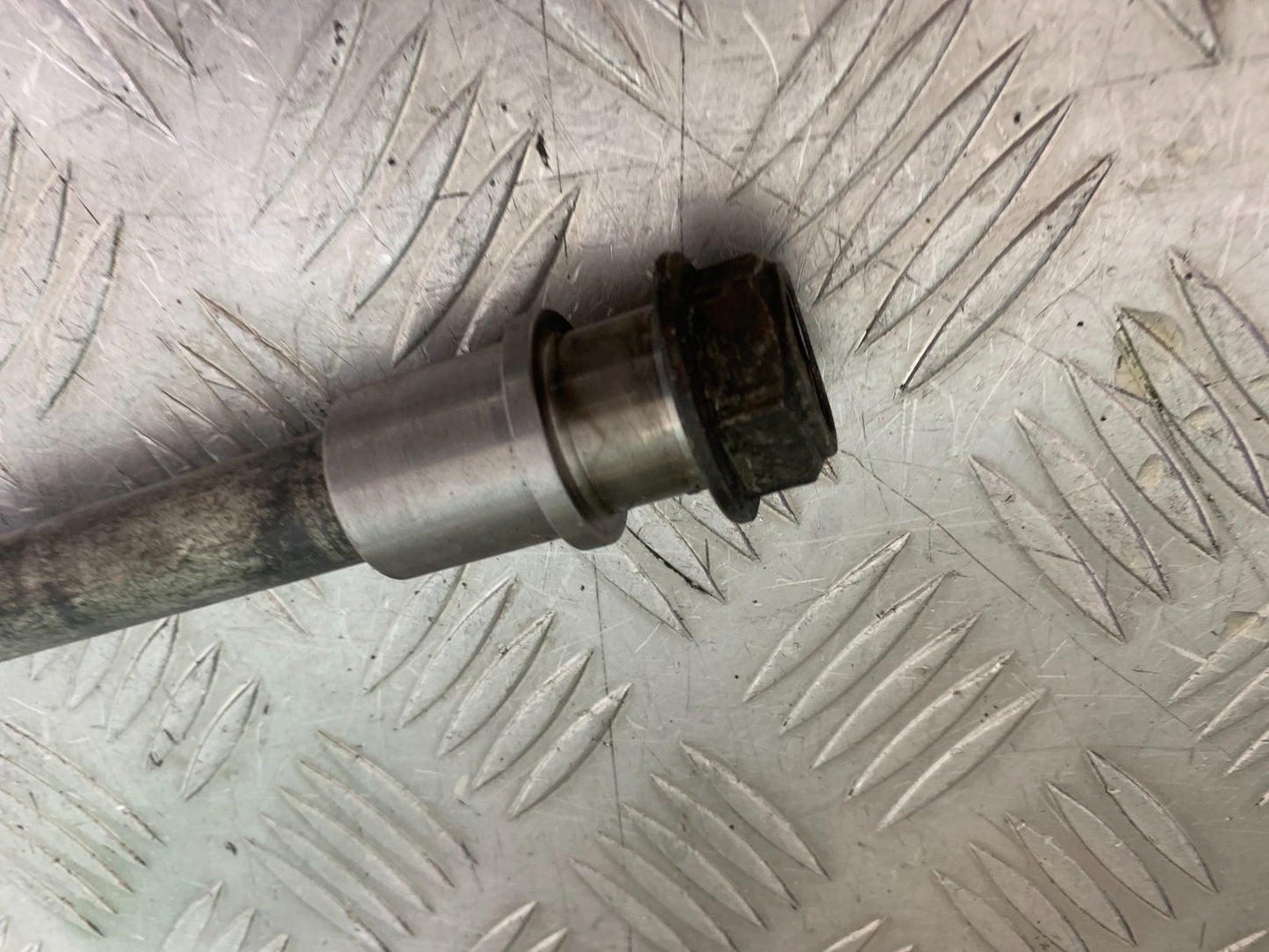 SUZUKI RF900 RF 900 REAR WHEEL SPINDLE YEAR 1994-1999 CMB1326