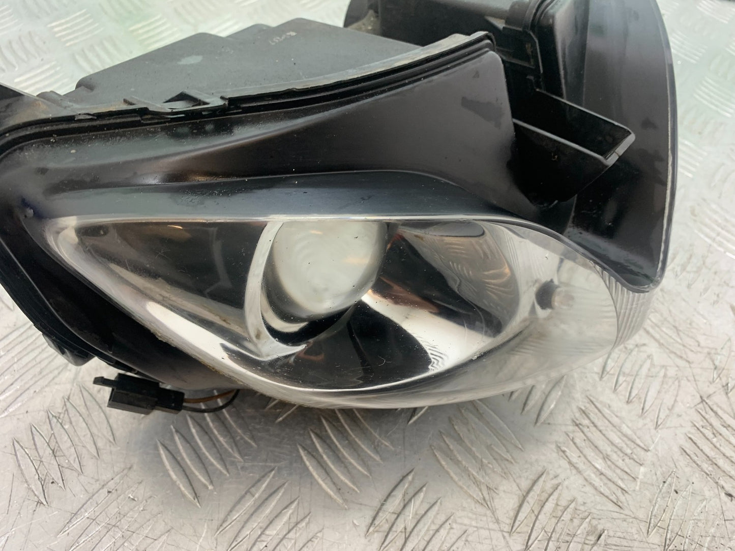 SUZUKI GSF600 GSF 600 BANDIT HEADLIGHT   2000-2004 (CMB1269)