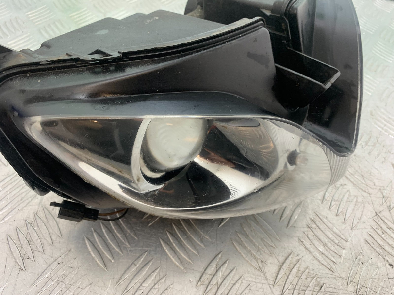 SUZUKI GSF600 GSF 600 BANDIT HEADLIGHT   2000-2004 (CMB1269)