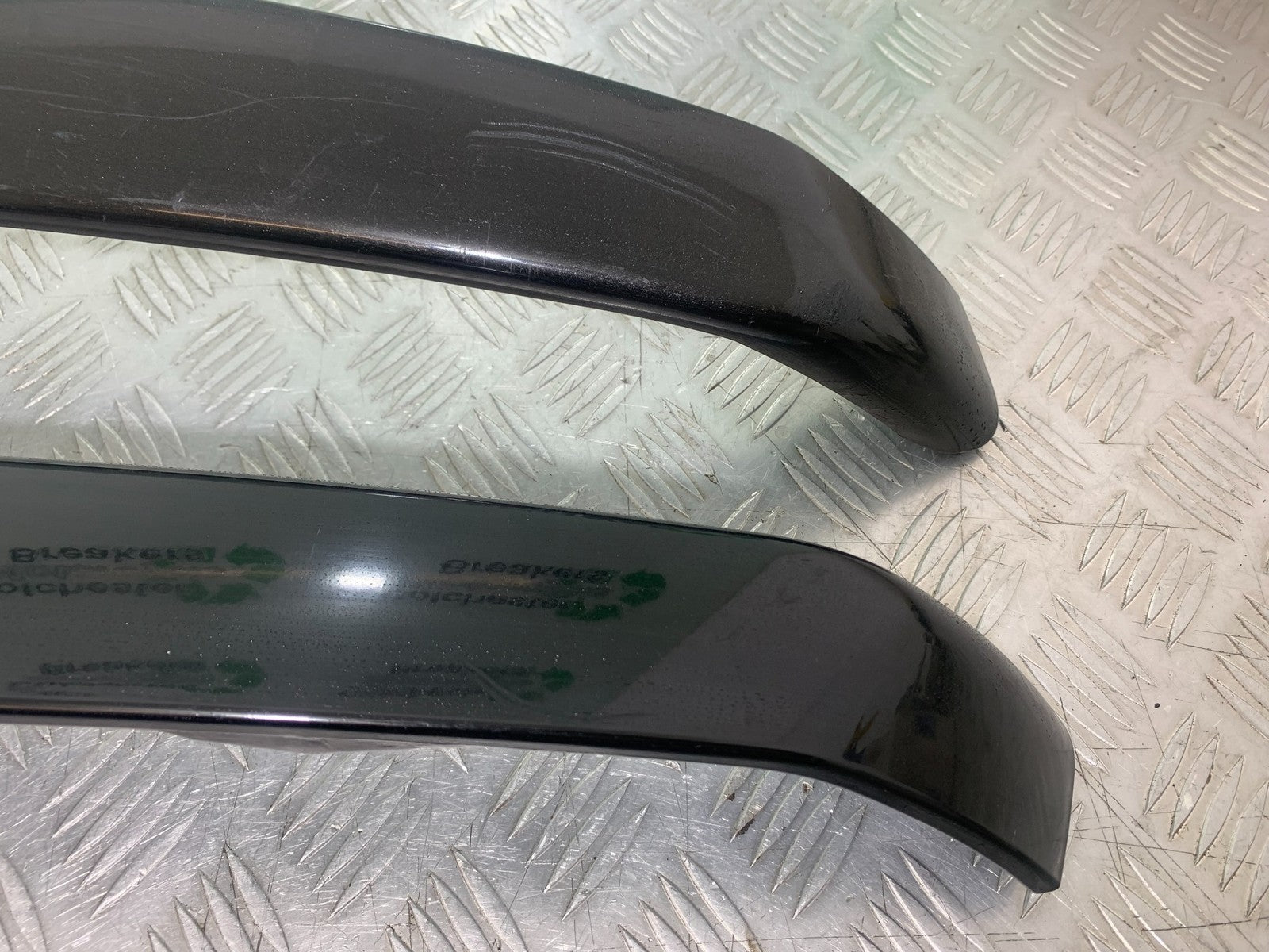 PIAGGIO VESPA GTS 125 LEFT & RIGHT LOWER INFILLS YEAR 2009-14  (CMB1261)