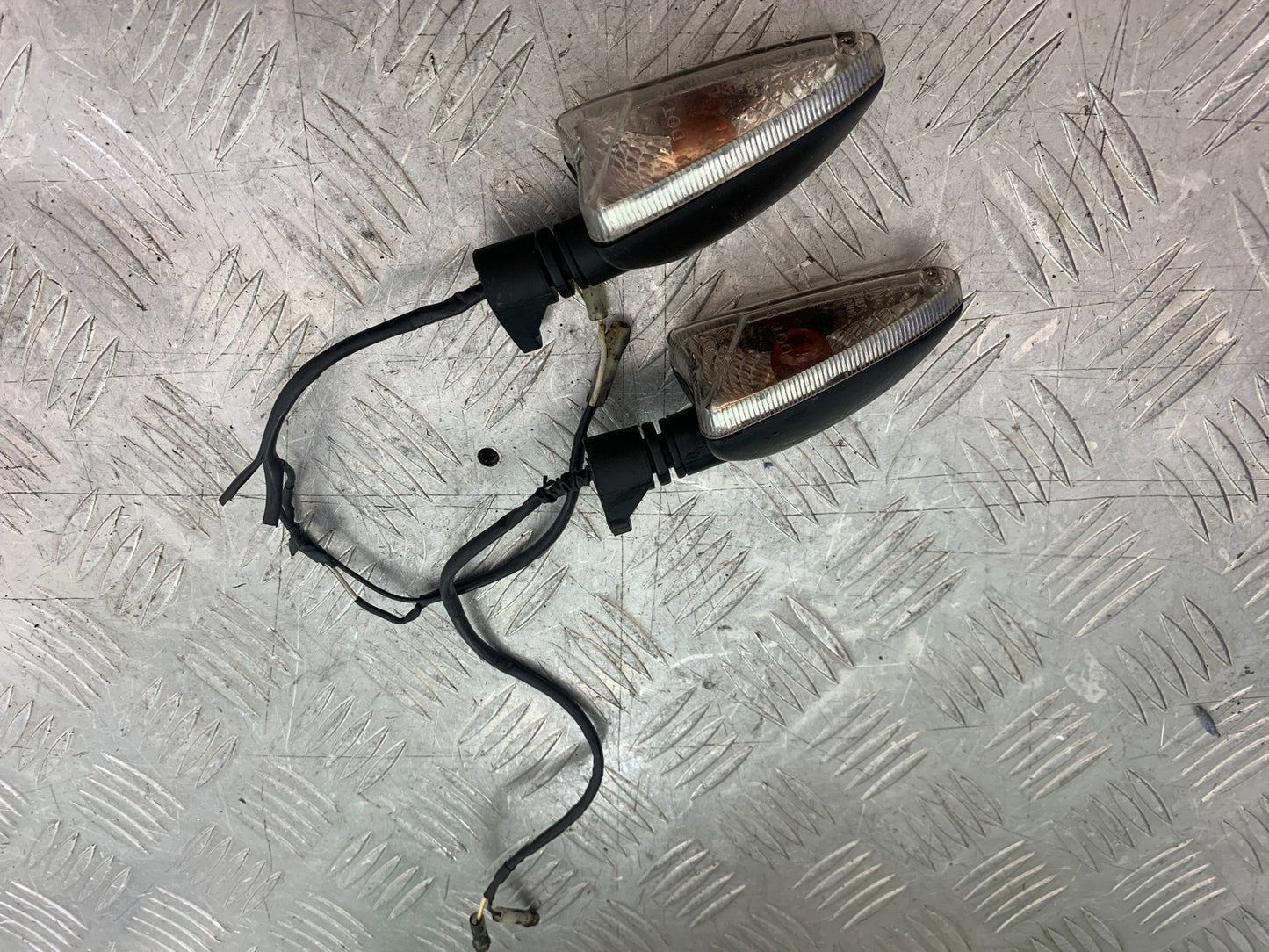 TRIUMPH 675 STREET TRIPLE R FRONT INDICATORS  YEAR 2013 - 2016 (CMB1221)