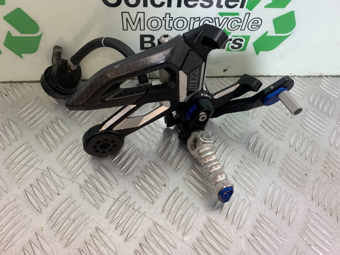 BMW M1000 R RIGHT FRONT HANGER HANGER YEAR 2023-2024 (CMB1140)