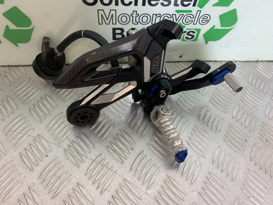 BMW M1000 R RIGHT FRONT HANGER HANGER YEAR 2023-2024 (CMB1140)