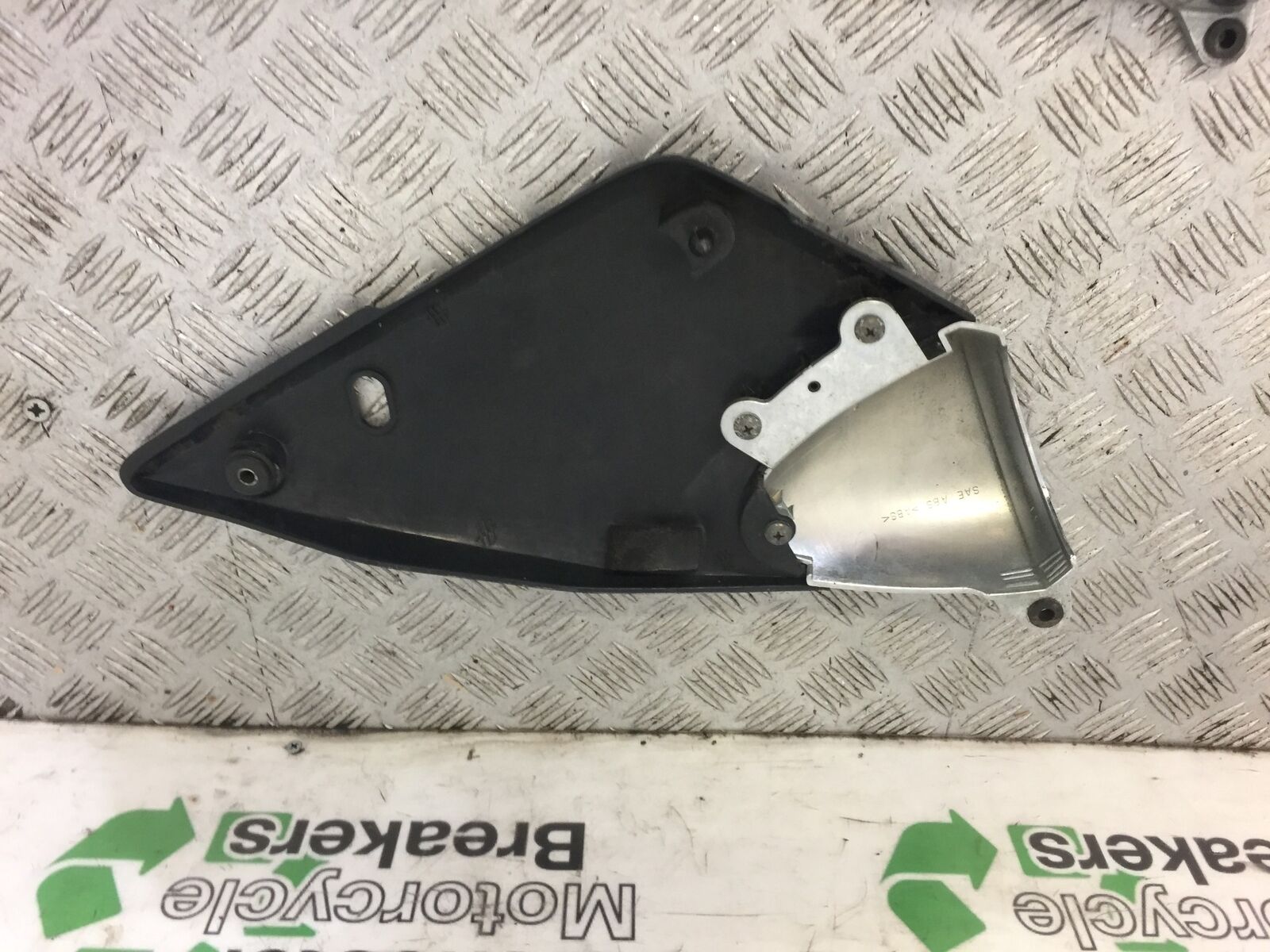 SUZUKI GSF600 GSF 600 BANDIT RIGHT SIDE PANEL  YEAR 2003