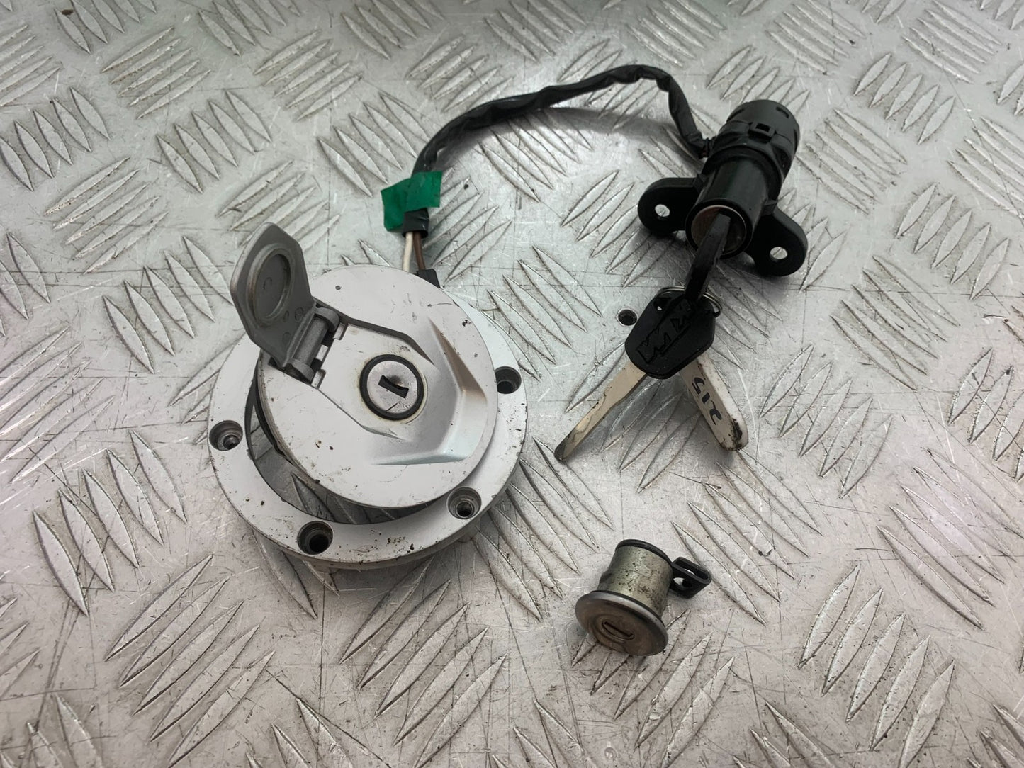 KTM 390 ADVENTURE LOCKS AND KEY  YEAR 2020-24 (CMB1240)