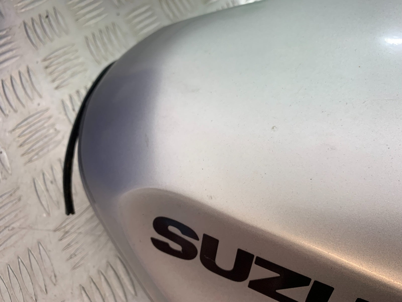 SUZUKI GSF1200 GSF 1200 BANDIT PETROL TANK YEAR 2001-2004 (CMB1188)