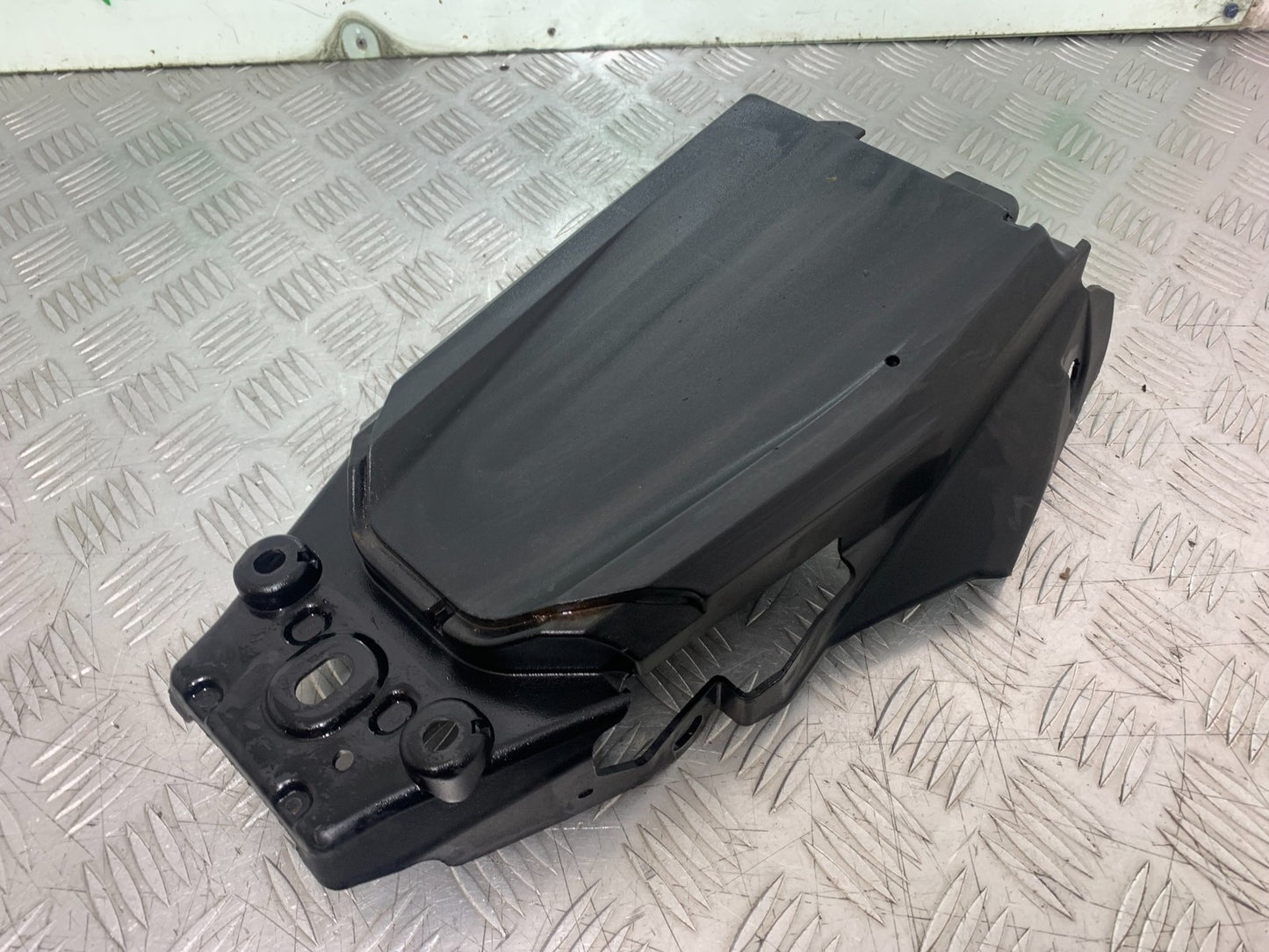 KTM DUKE 125 UNDERTRAY YEAR 2017-2022 (CMB1222)