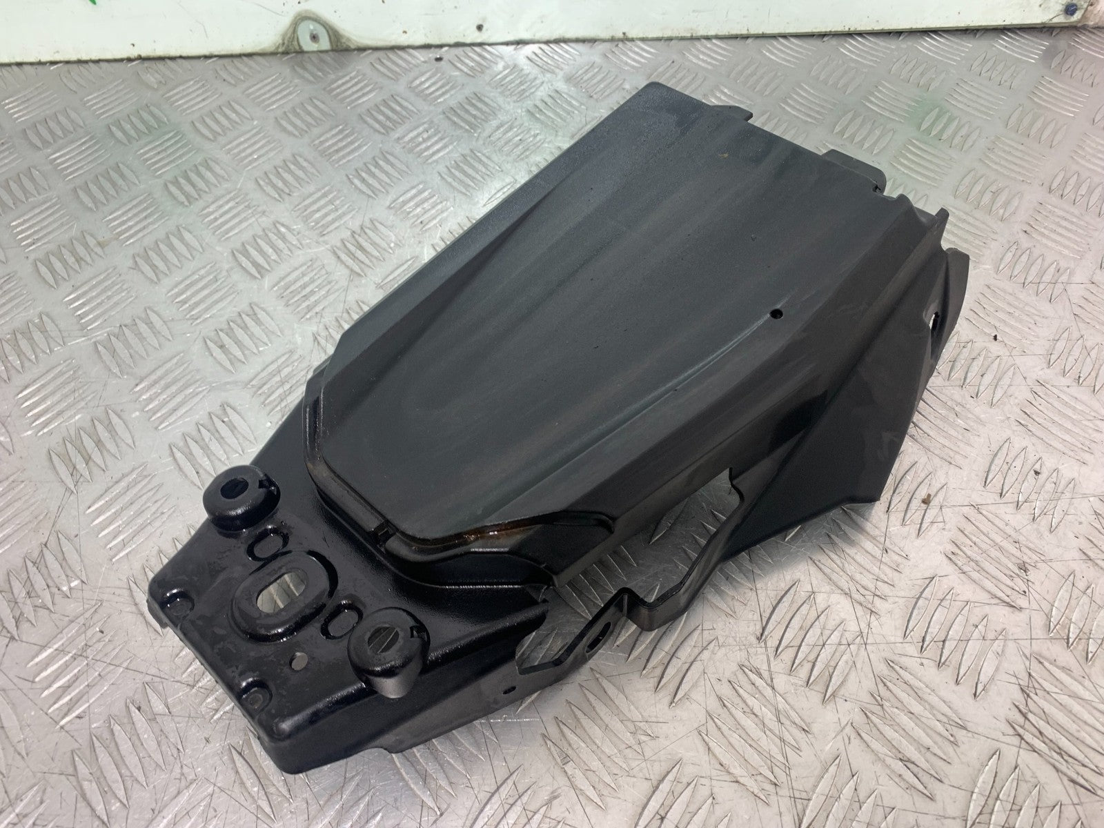 KTM DUKE 125 UNDERTRAY YEAR 2017-2022 (CMB1222)