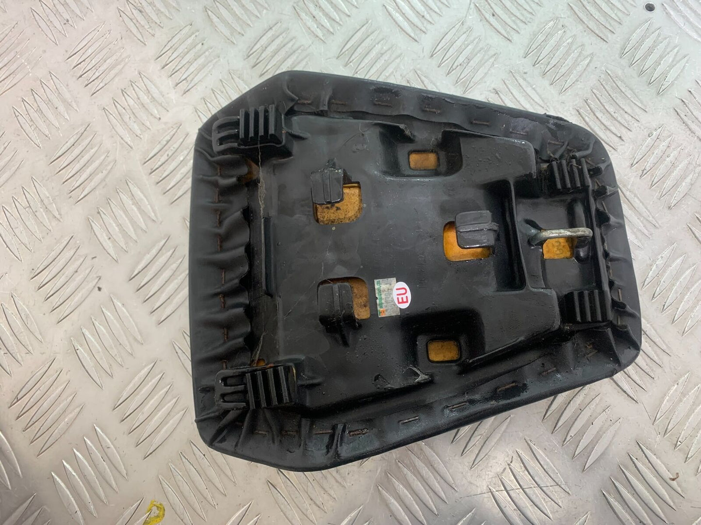 HONDA CBR125 CBR 125 REAR SEAT  YEAR 2004-06  (CMB1040)