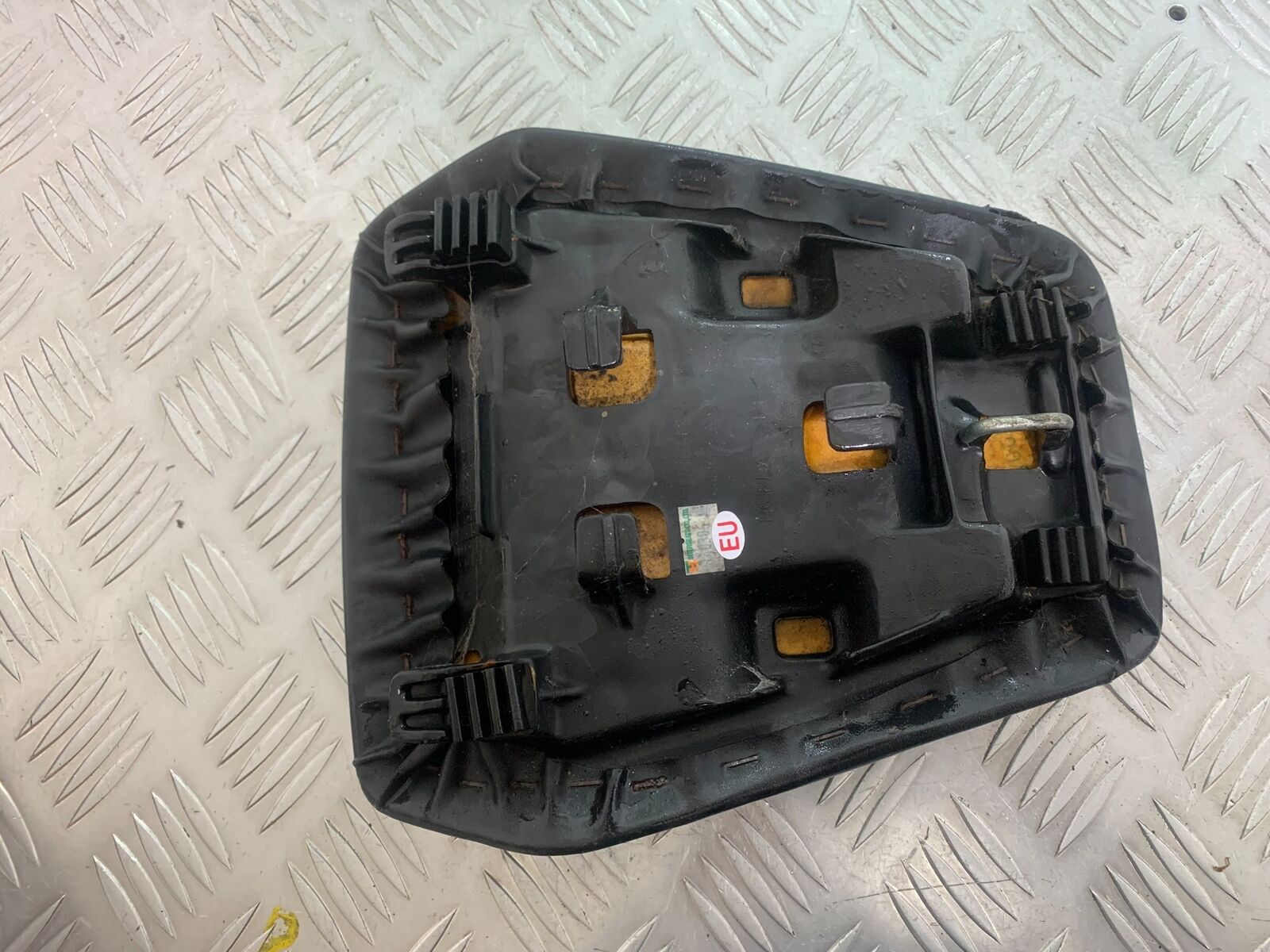 HONDA CBR125 CBR 125 REAR SEAT  YEAR 2004-06  (CMB1040)