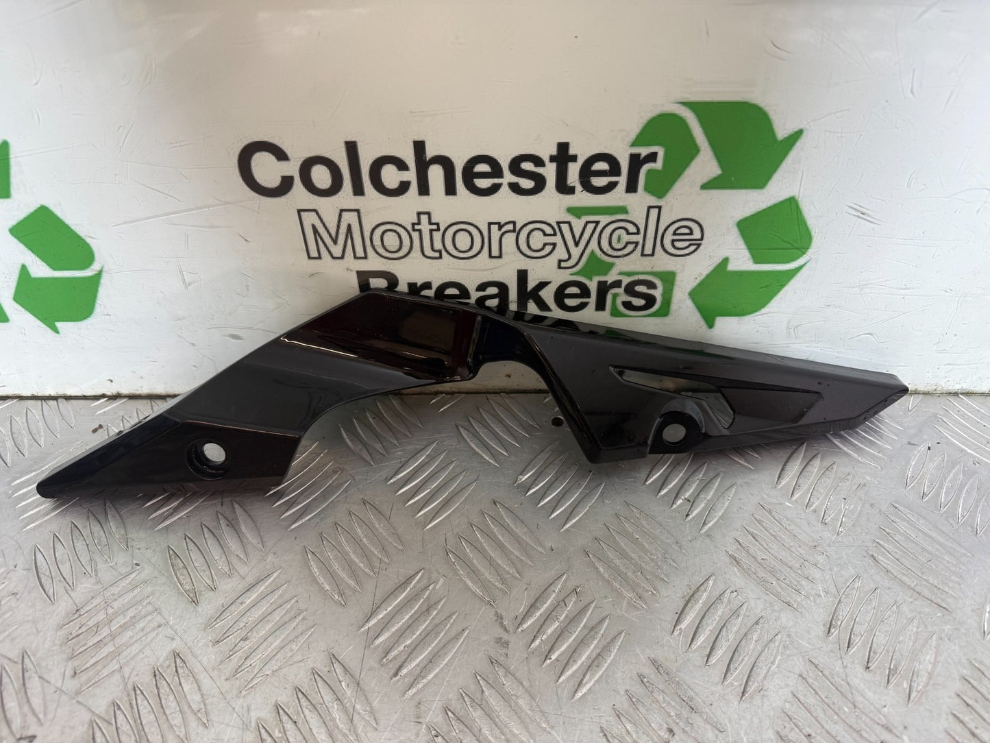 SUZUKI GSR750 GSR 750 LEFT FAIRING TRIM INFILL COWLING UNDER YEAR 2011 - 2018