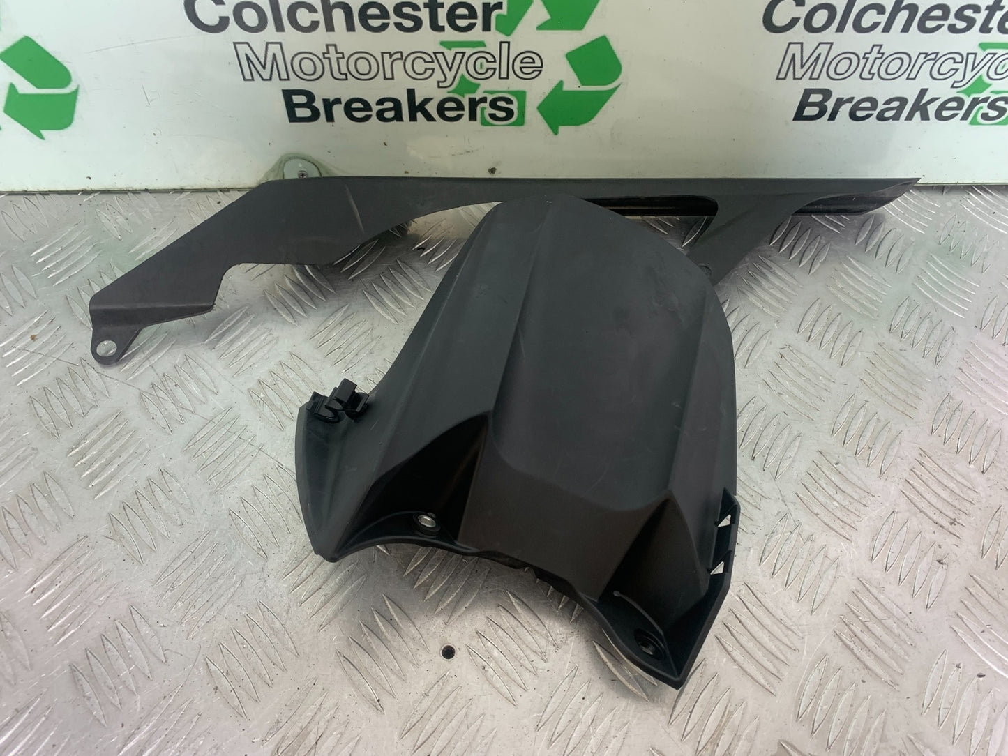 YAMAHA YZF R1 HUGGER CHAIN GUARD    YEAR 2004-2006 (CMB1155)