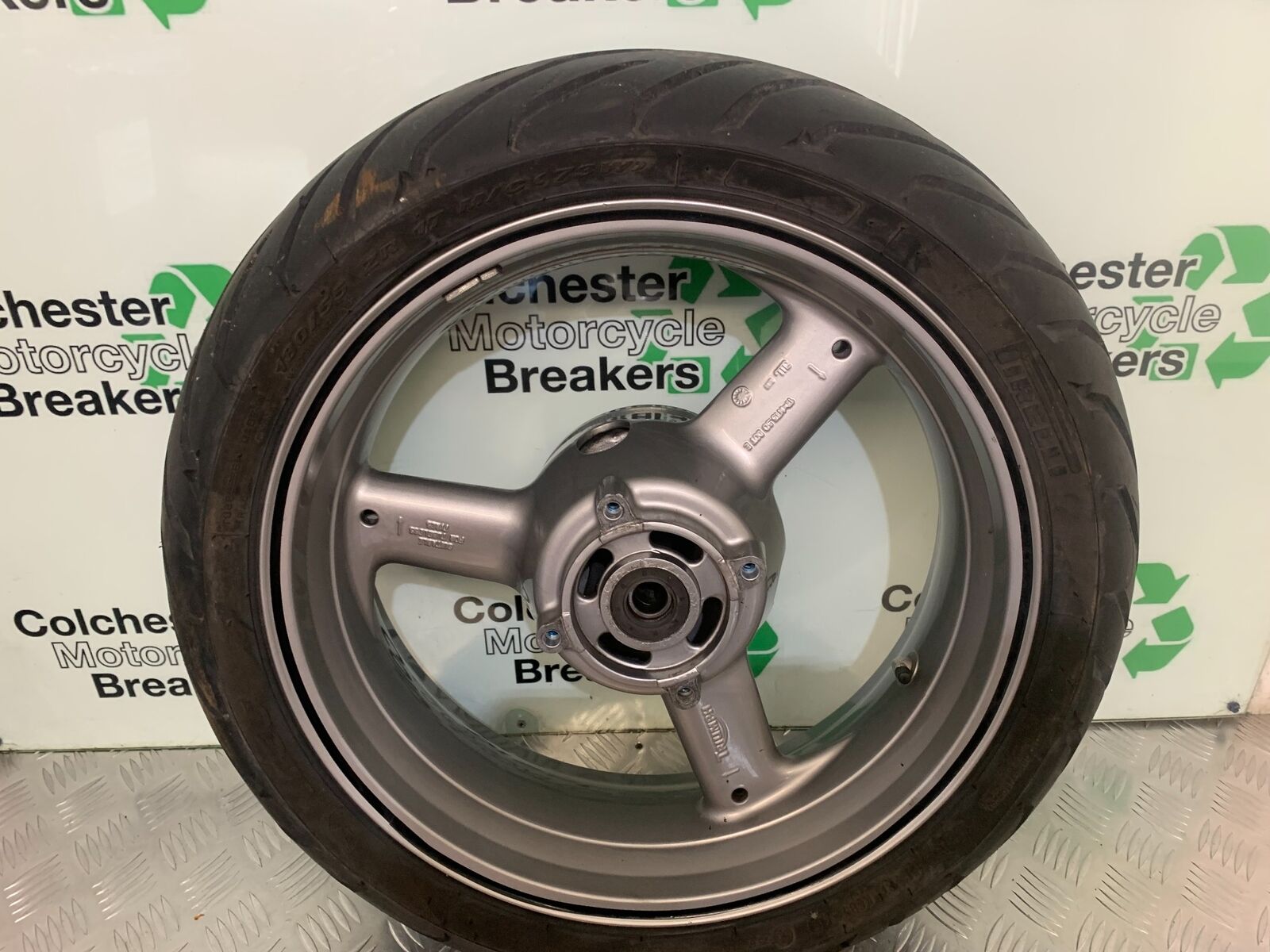 TRIUMPH 955I SPRINT RS REAR WHEEL  YEAR 1999-04 (STOCK 989)