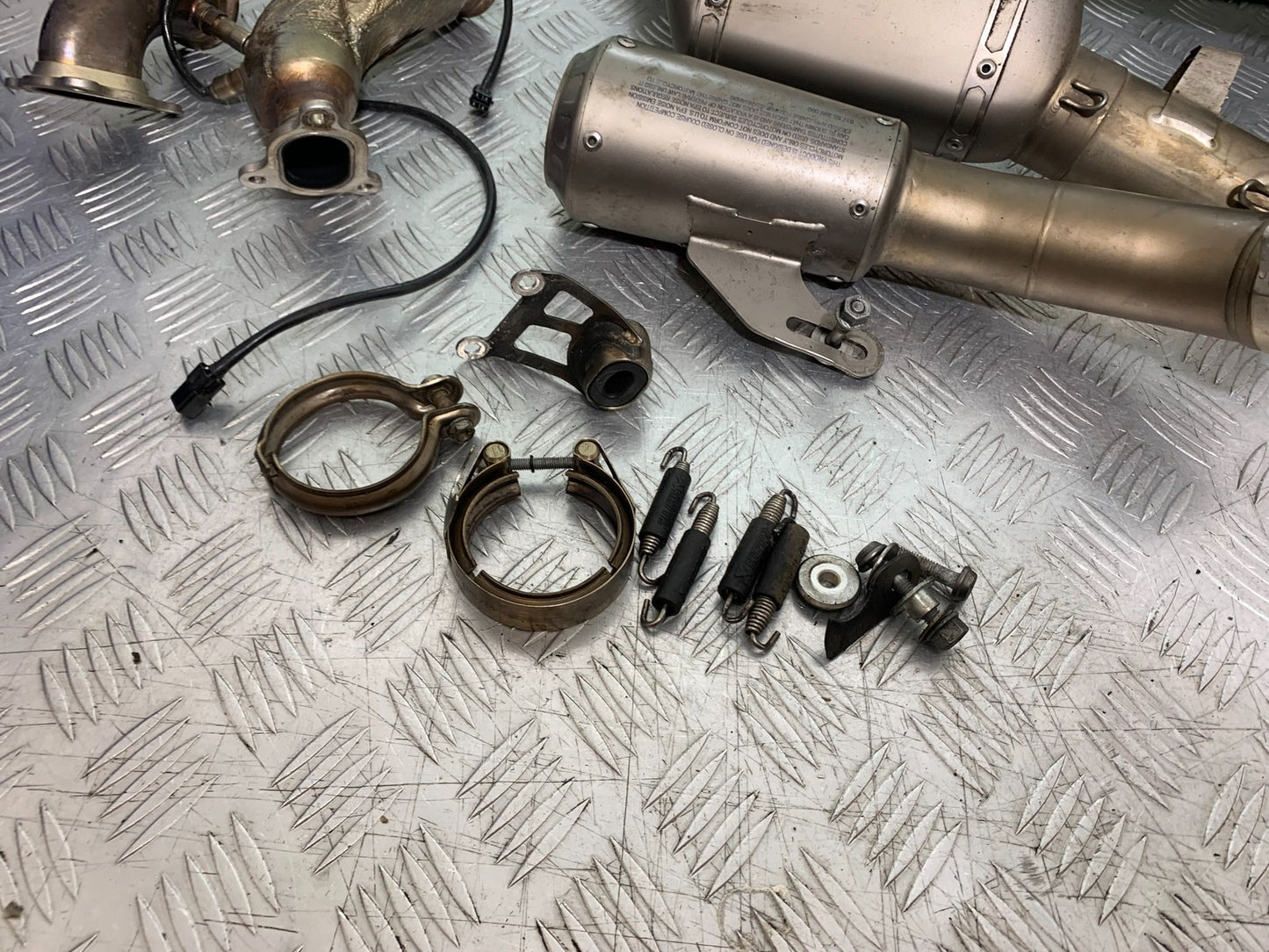 KTM 1290 SUPER DUKE R AKRAPOVIC EXHAUST SYSTEM  YEAR 2020-2024 (CMB1272)