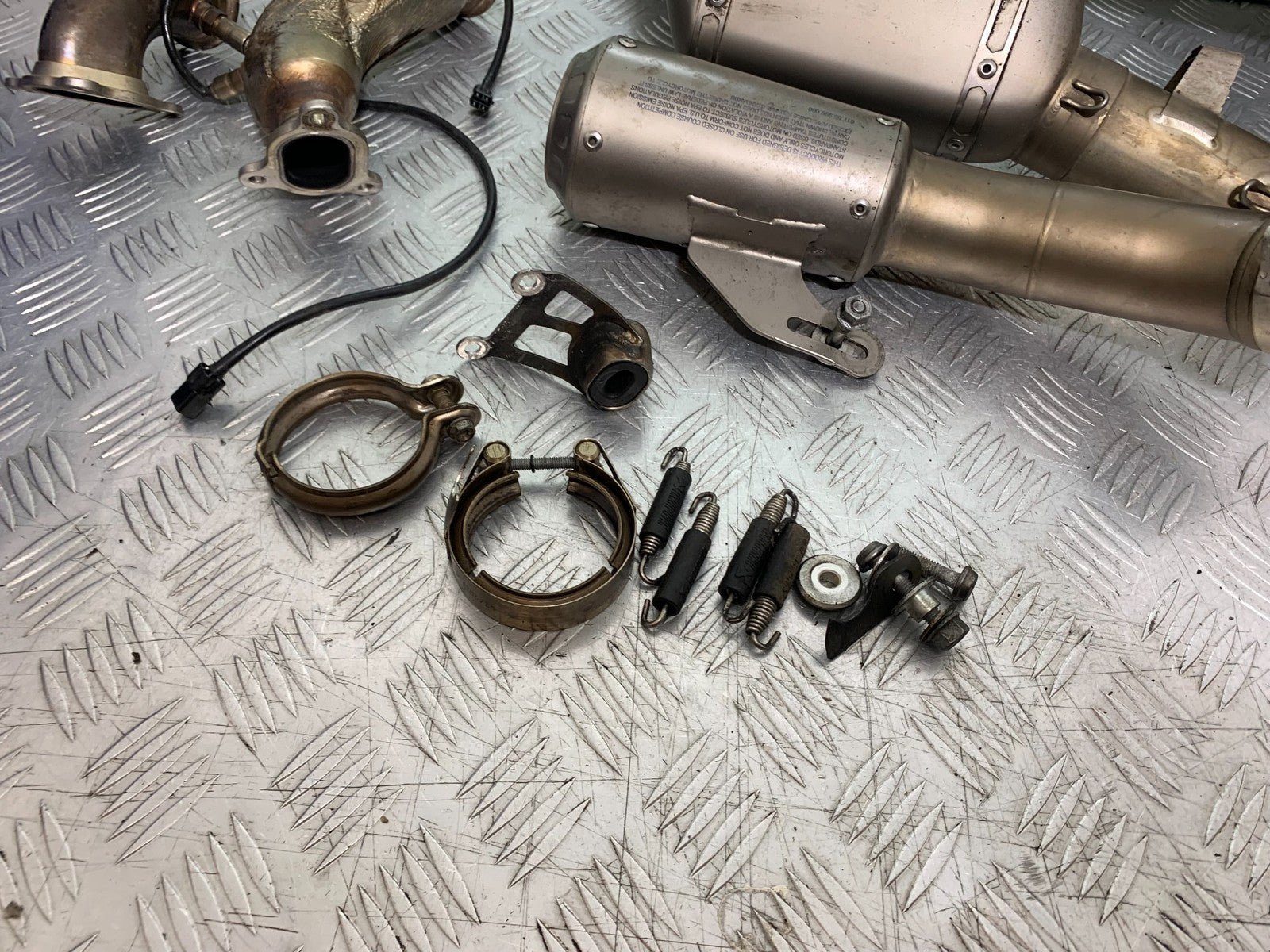 KTM 1290 SUPER DUKE R AKRAPOVIC EXHAUST SYSTEM  YEAR 2020-2024 (CMB1272)