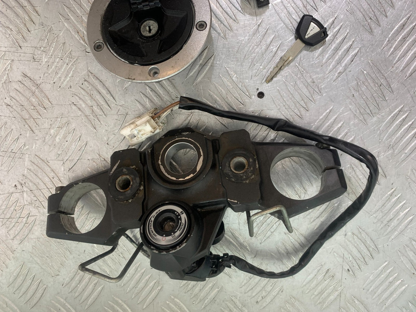 KAWASAKI 650 VERSYS LOCKS AND KEY  YEAR 2015-2018 (CMB1288)