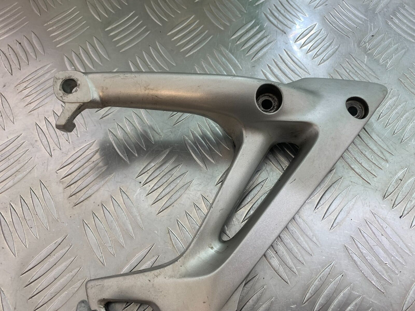 HONDA VFR800 VFR 800 V-TEC RIGHT REAR HANGER  YEAR 2002 -09 (CMB1012)