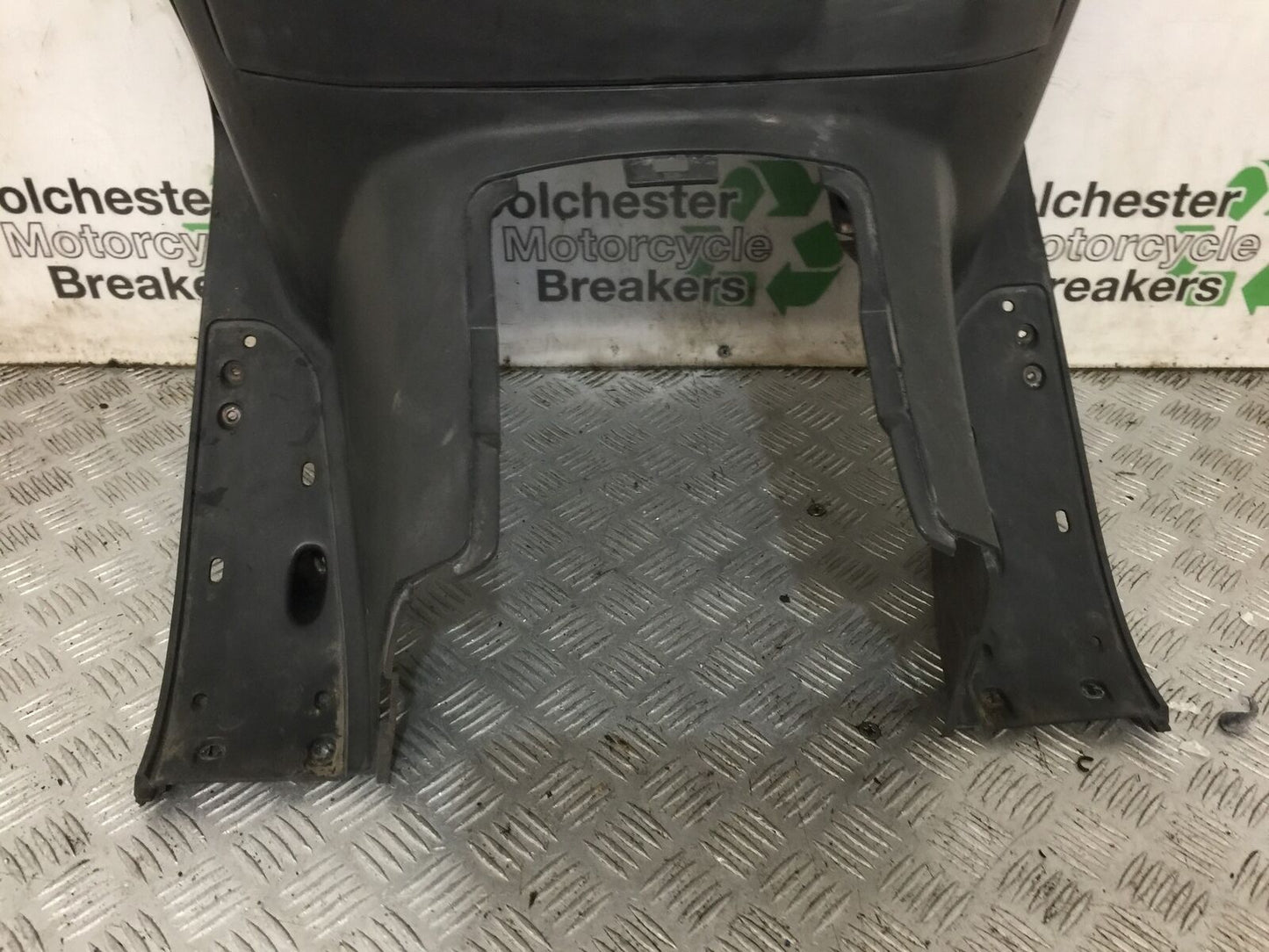 SUZUKI AN 250 BURGMAN INNER PANEL  YEAR 1999  (STOCK 881)