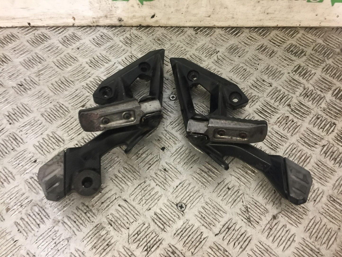 KAWASAKI GTR1400 GTR 1400 REAR HANGERS AND PEGS  YEAR 2010 (STOCK 716)
