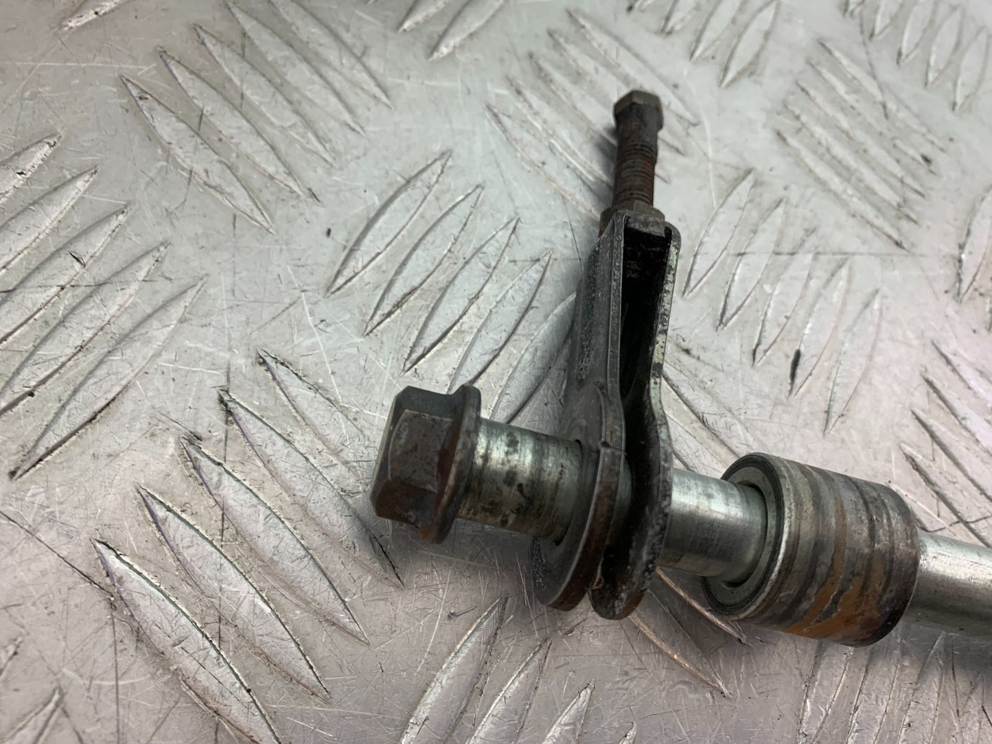 YAMAHA YBR125 YBR 125 REAR WHEEL SPINDLE  YEAR 2010-2017 (CMB1252)
