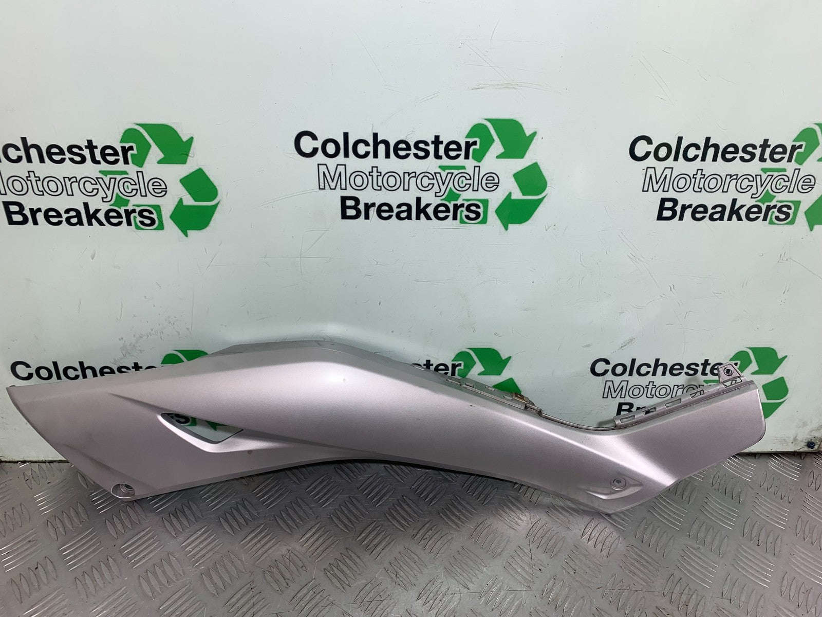 YAMAHA XMAX 300 RIGHT SIDE PANEL  YEAR 2017-2020 (CMB1218)
