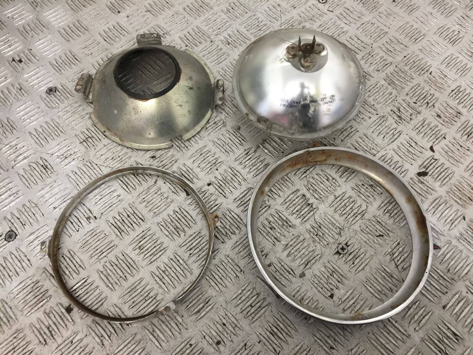 VICTORY V92 C HEADLIGHT   YEAR 2004 (STOCK 765)