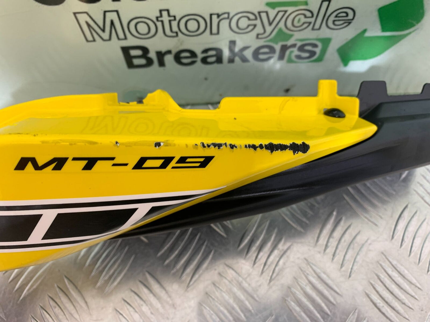 YAMAHA MT09 MT-09 LEFT PANEL YEAR 2013-2016  (STOCK 997)