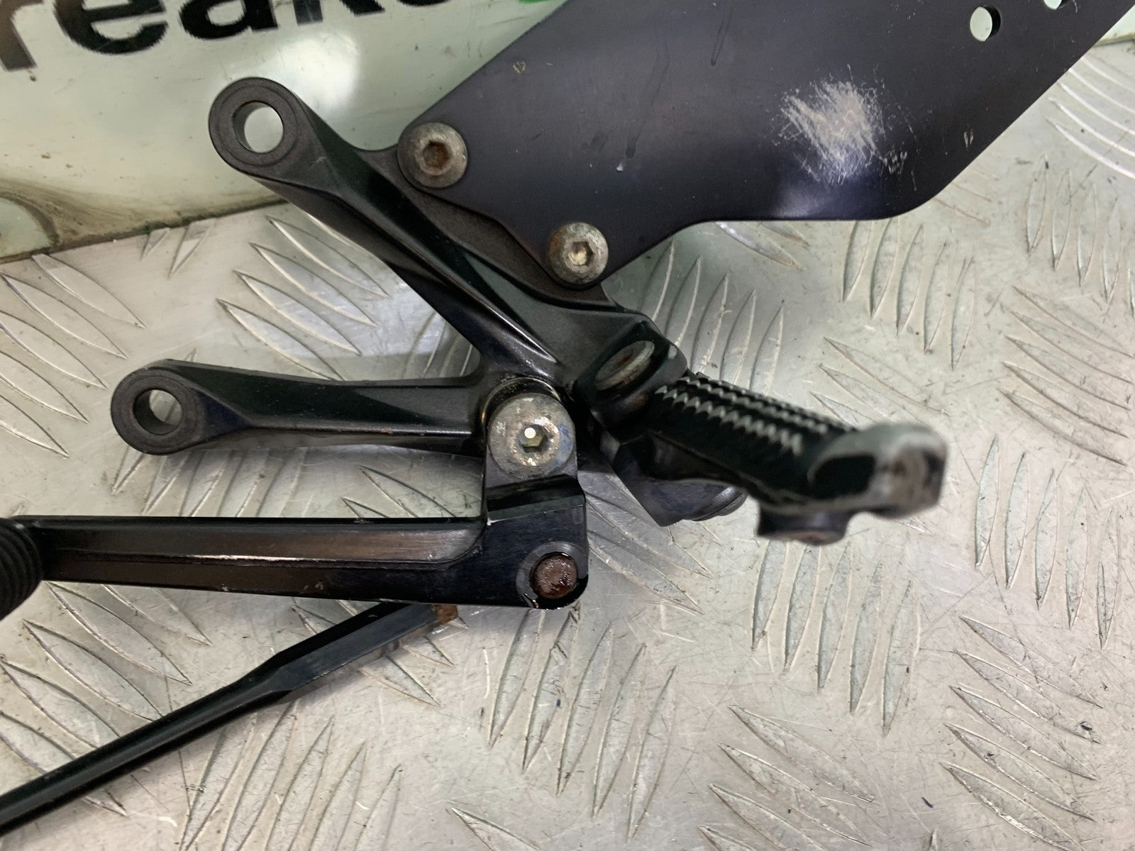 KAWASAKI ZX10R ZX10 R FRONT LEFT HANGER   2008-2010 (CMB1301)