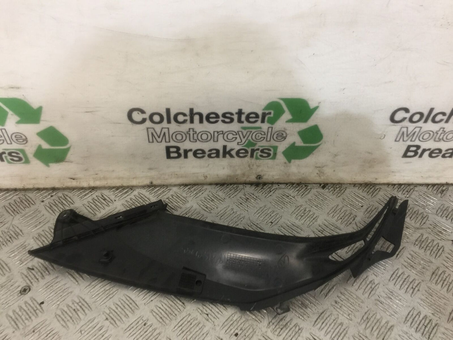KAWASAKI Z800 Z 800 RIGHT TANK INFILL PANEL  YEAR 2015  (STOCK 874)