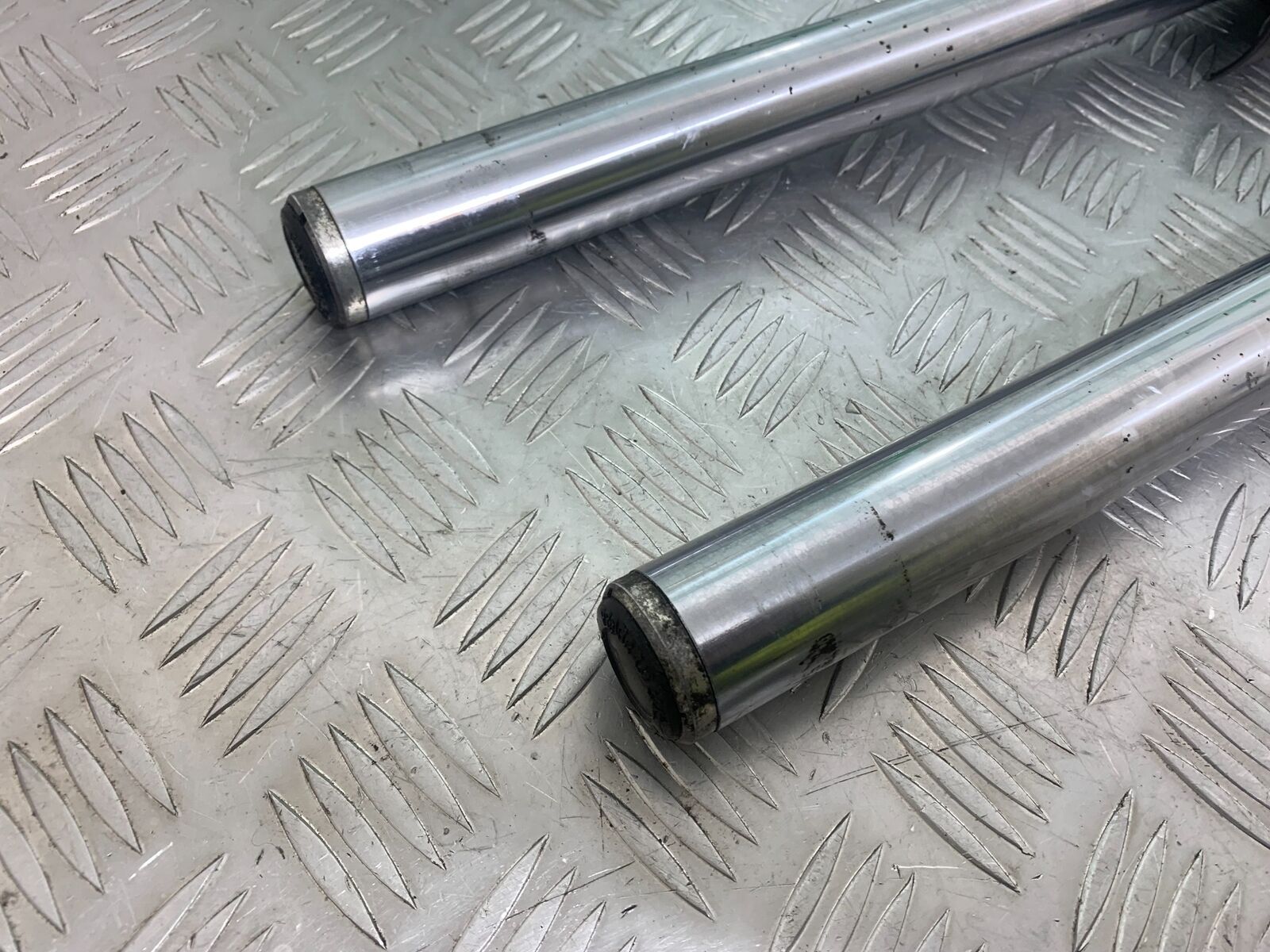 YAMAHA FJ1100 FJ 1100 FORKS   YEAR 1984-1985 (CMB1101)