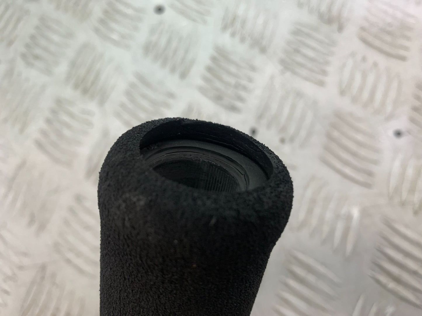 TRIUMPH SPEED TRIPLE R 1050 THROTTLE AND GRIP    2009 (CMB1183)