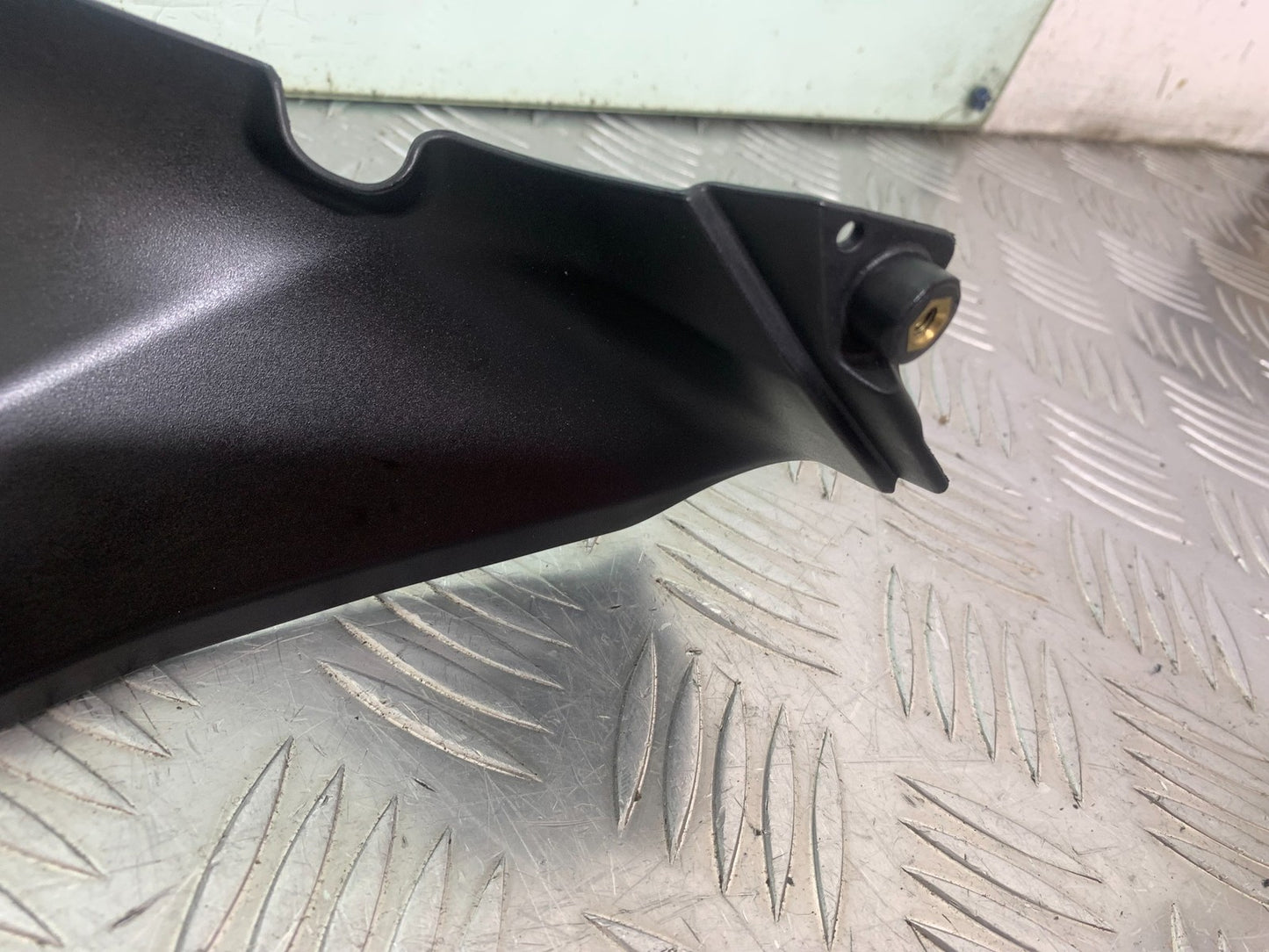 DUCATI 1299 PANIGALE RIGHT TOP FAIRING INFILL PANEL YEAR 2016 (CMB 1187)