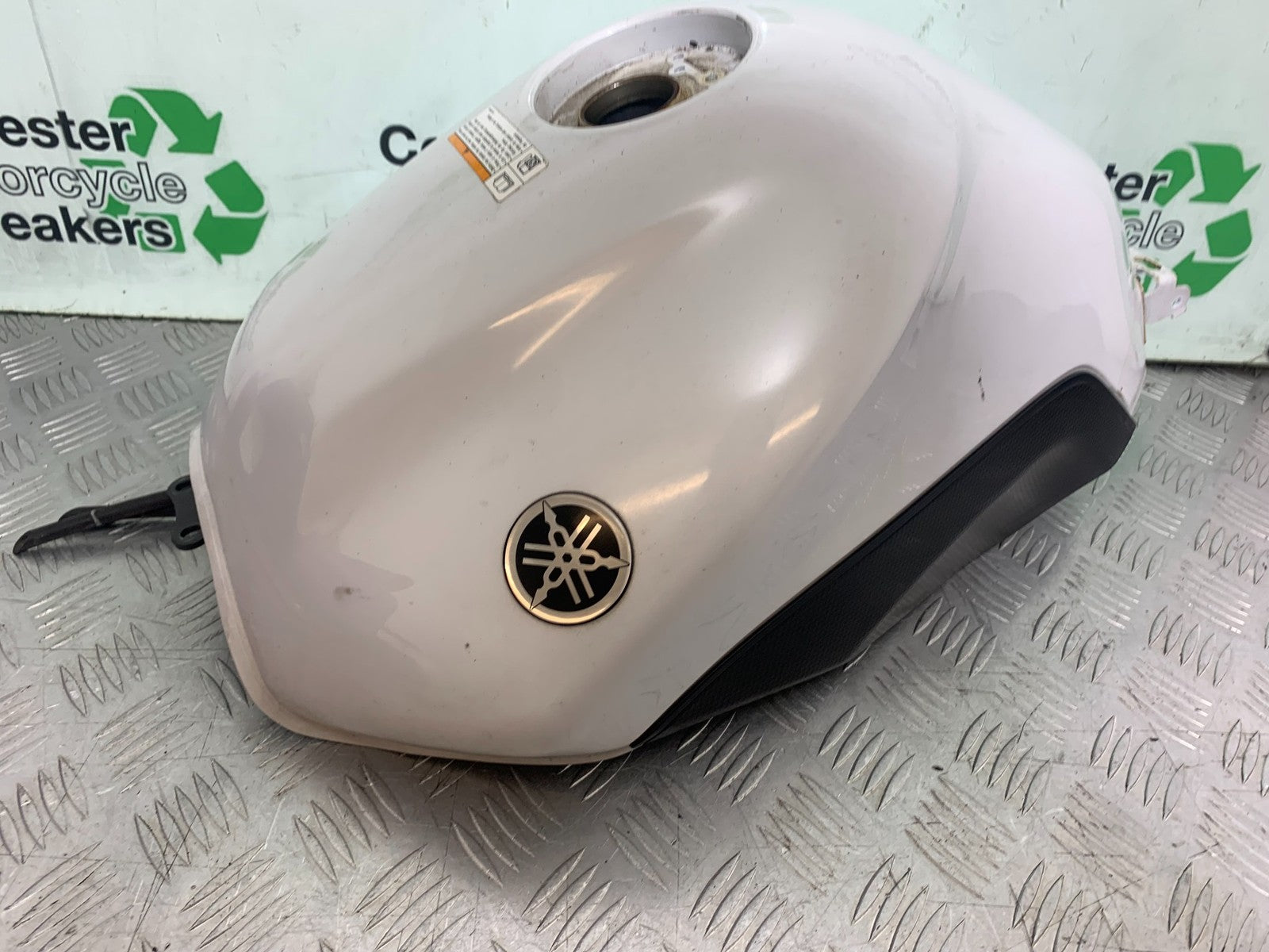 YAMAHA XJ6 XJ6-S PETROL TANK  YEAR 2009-2015  (CMB1212)
